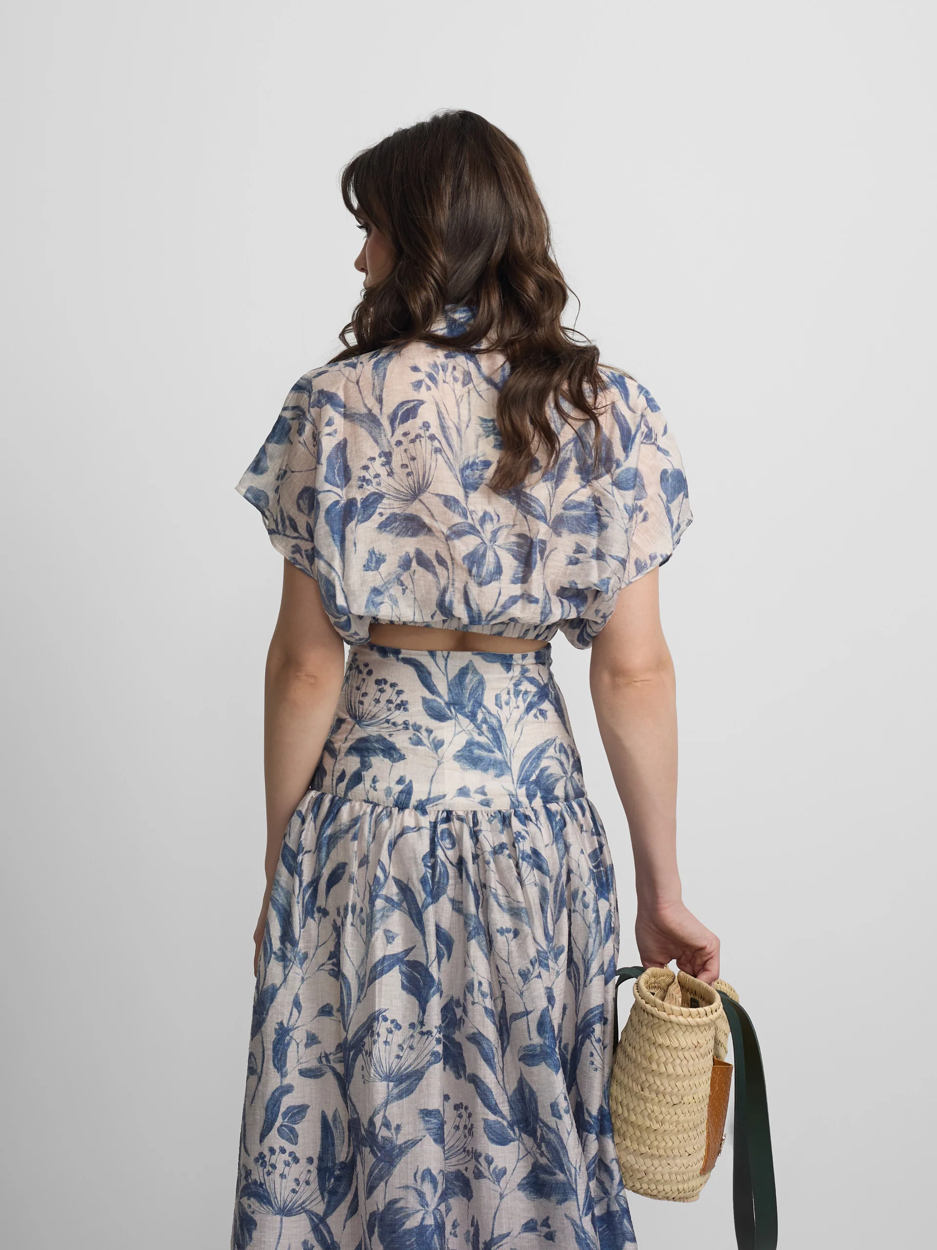 Blusa corta estampado flores azul - Image 4
