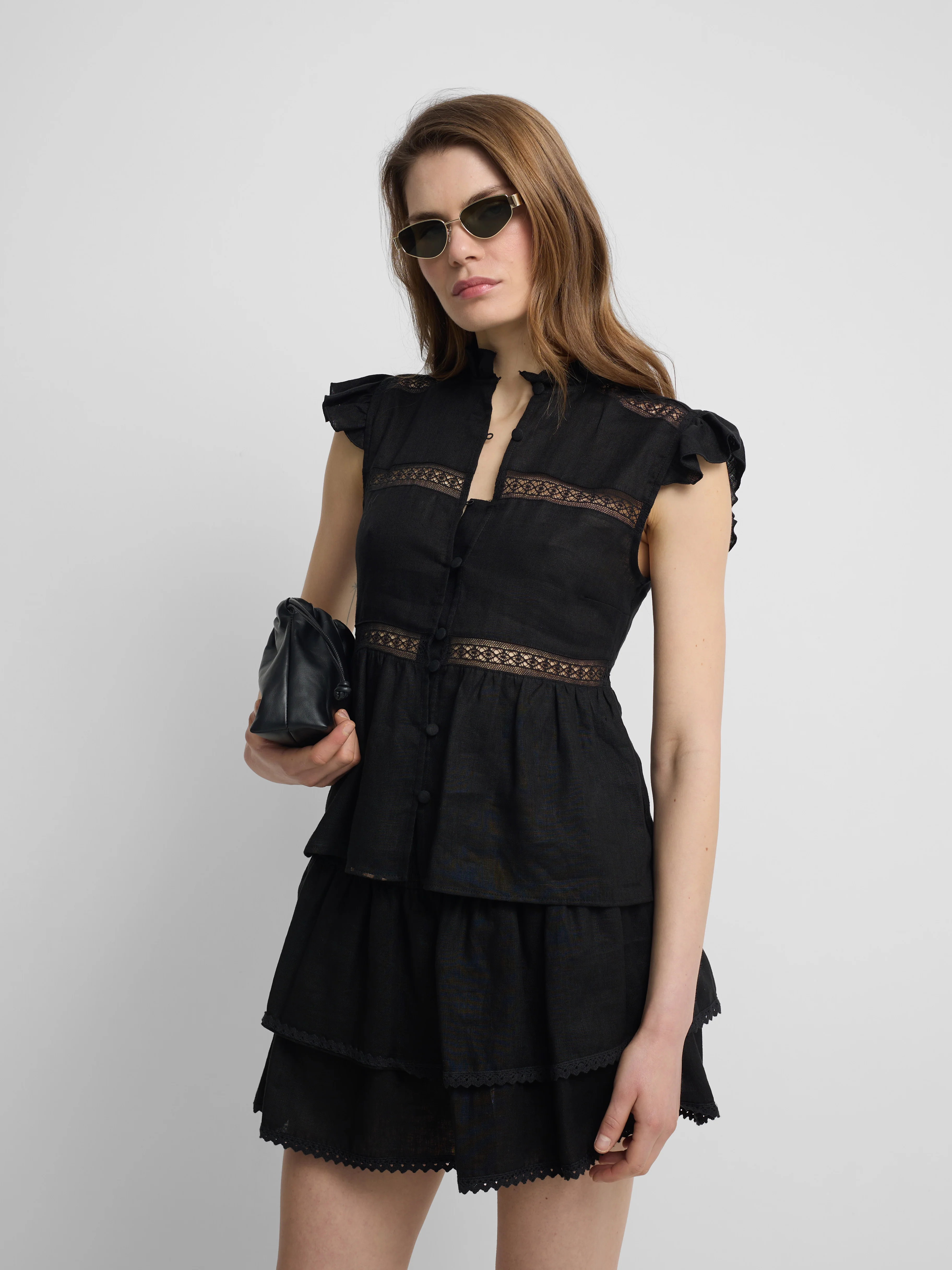 Blusa detalles bordados negra - Image 9
