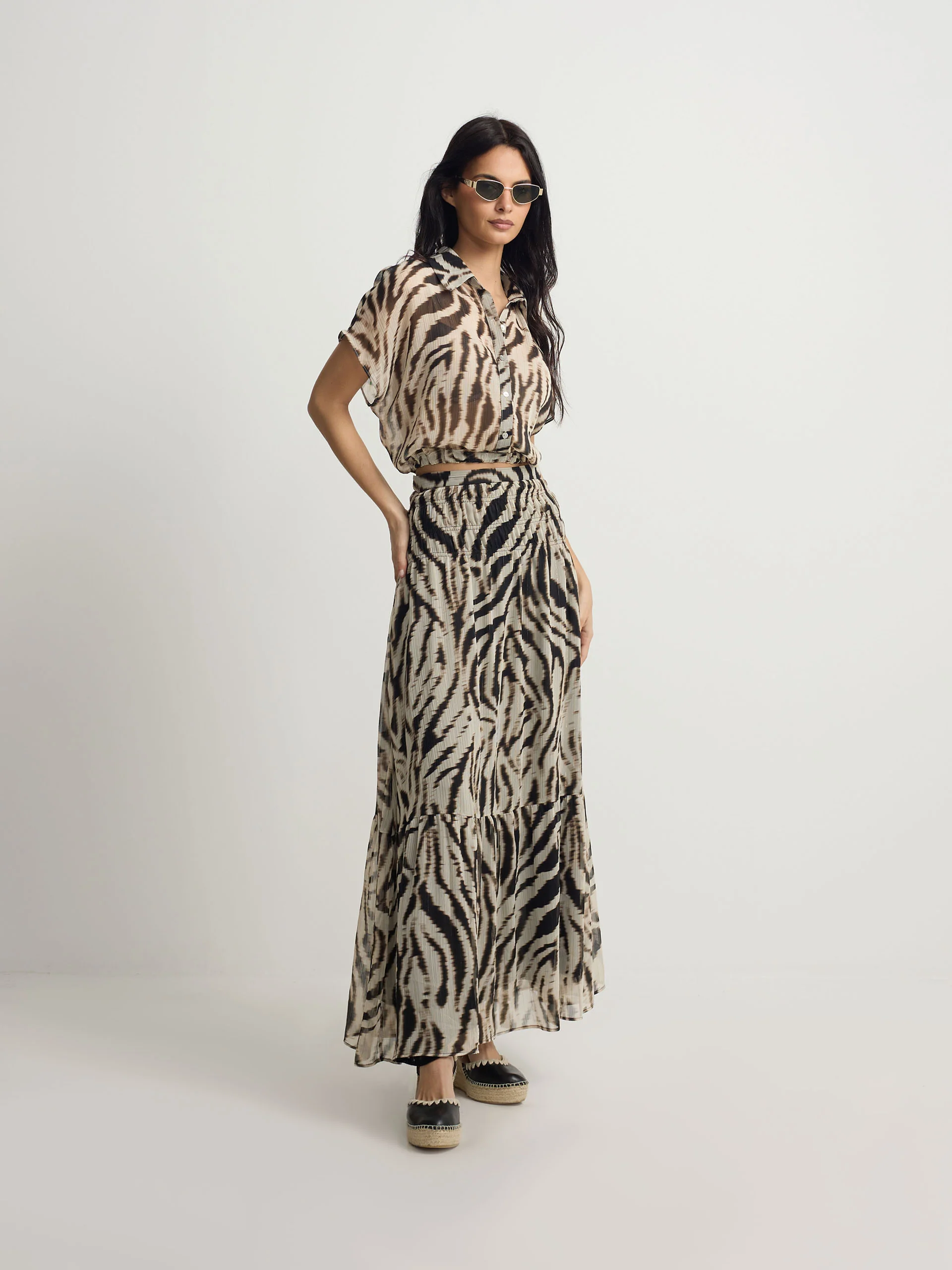 Blusa estampado animal print negro - Image 6
