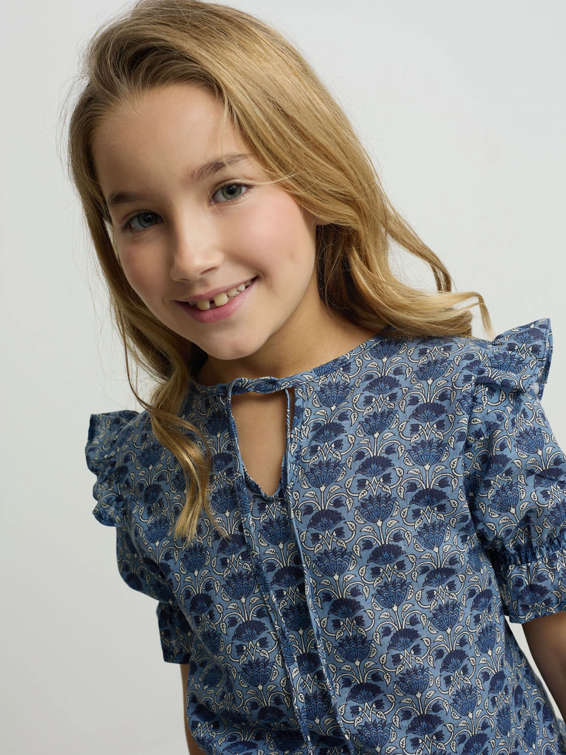 Blusa girl manga corta estampado azul - Image 4