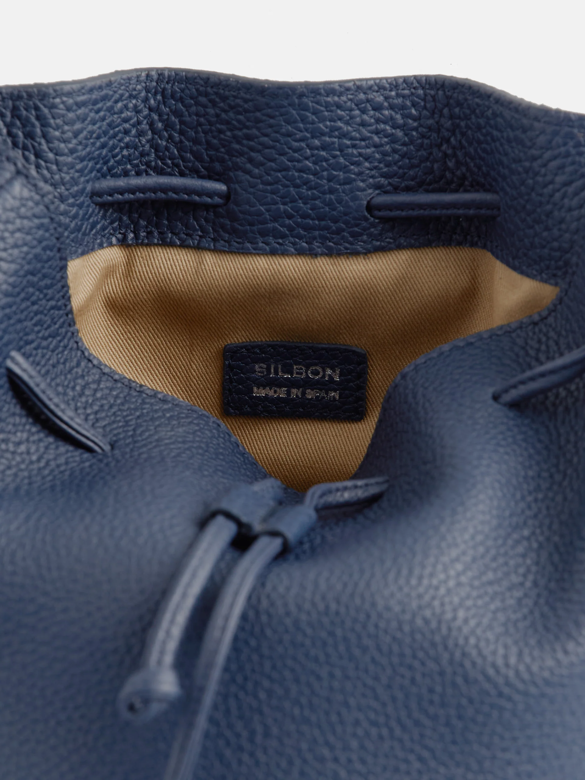 Bolso saco piel azul marino - Image 7