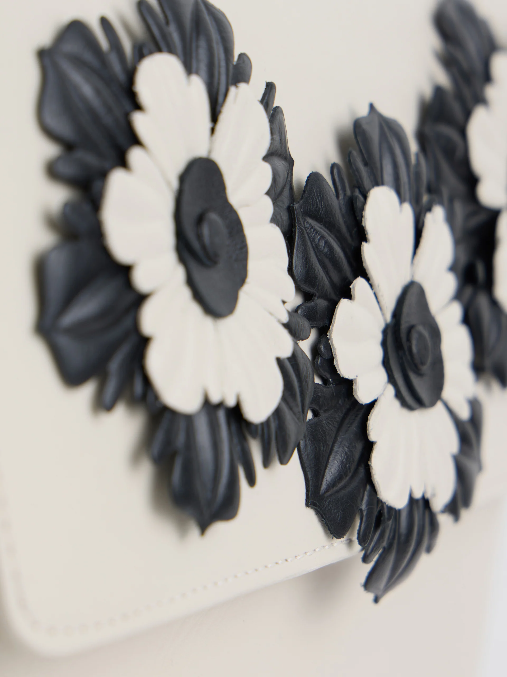Bolso velada napa clutch crudo - Image 6