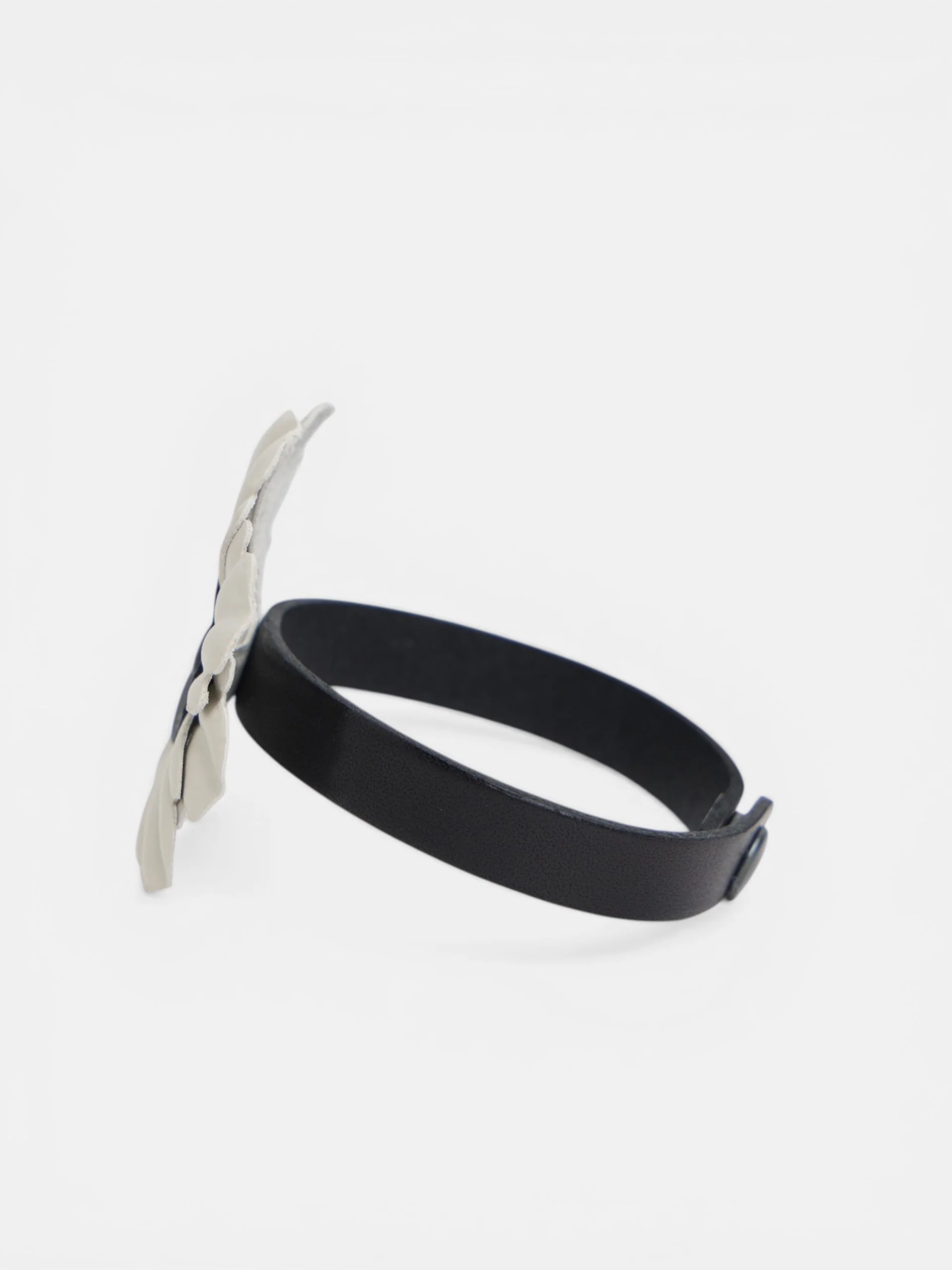 Brazalete velada flor napa bicolor - Image 6