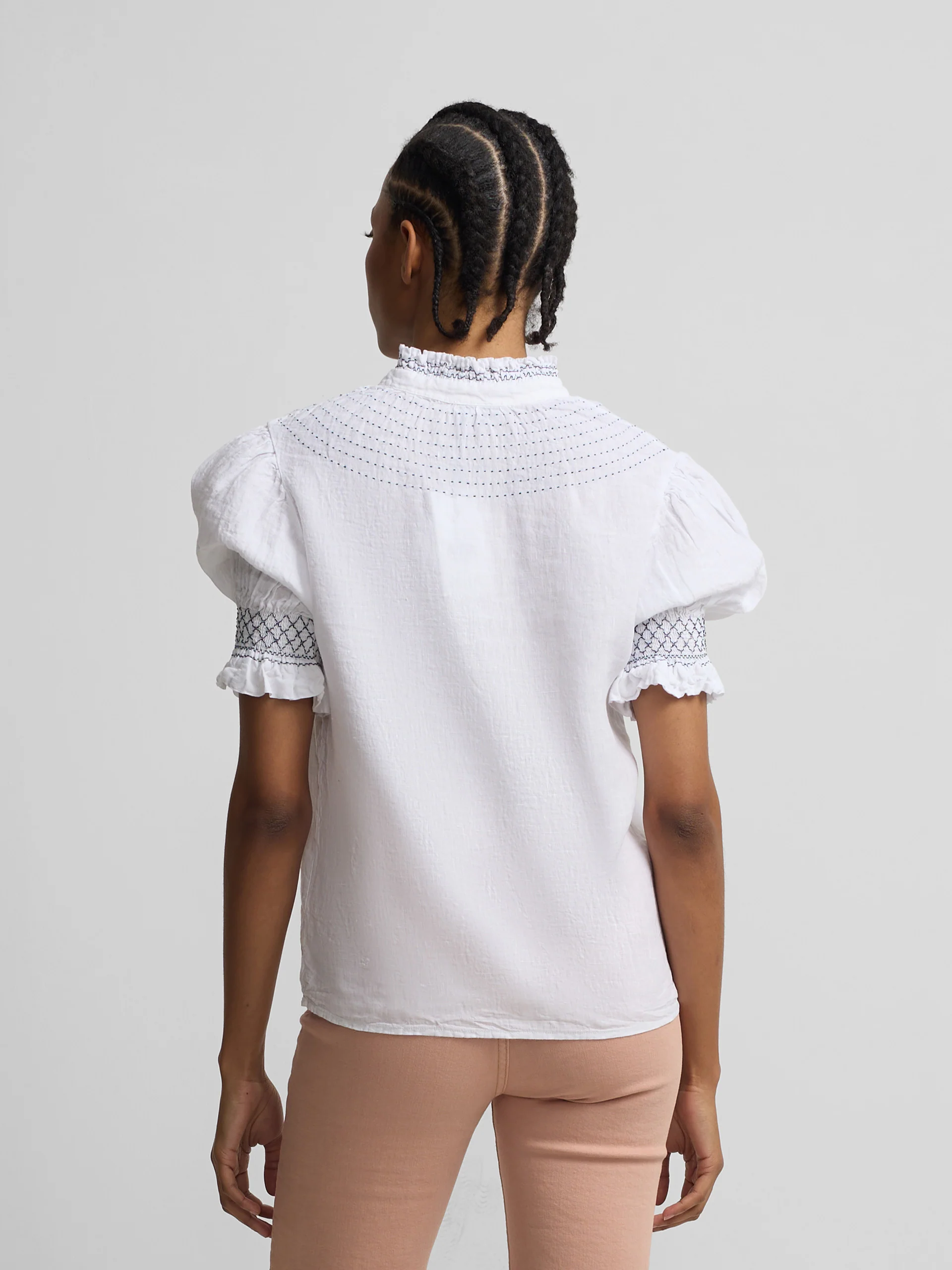 Camisa fruncida manga corta lino blanca - Image 5