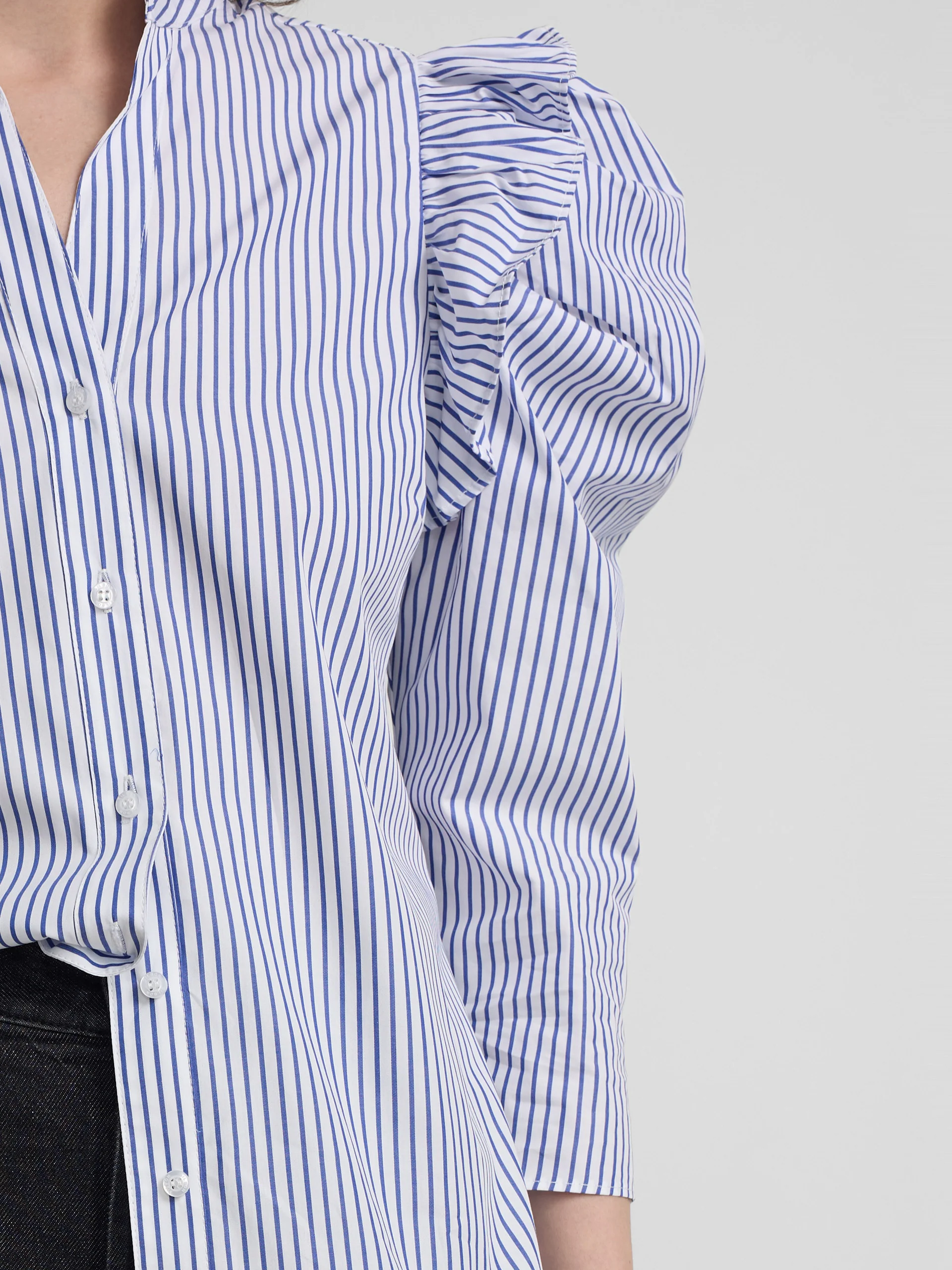 Camisa manga abullonada rayas azules y blancas - Image 4