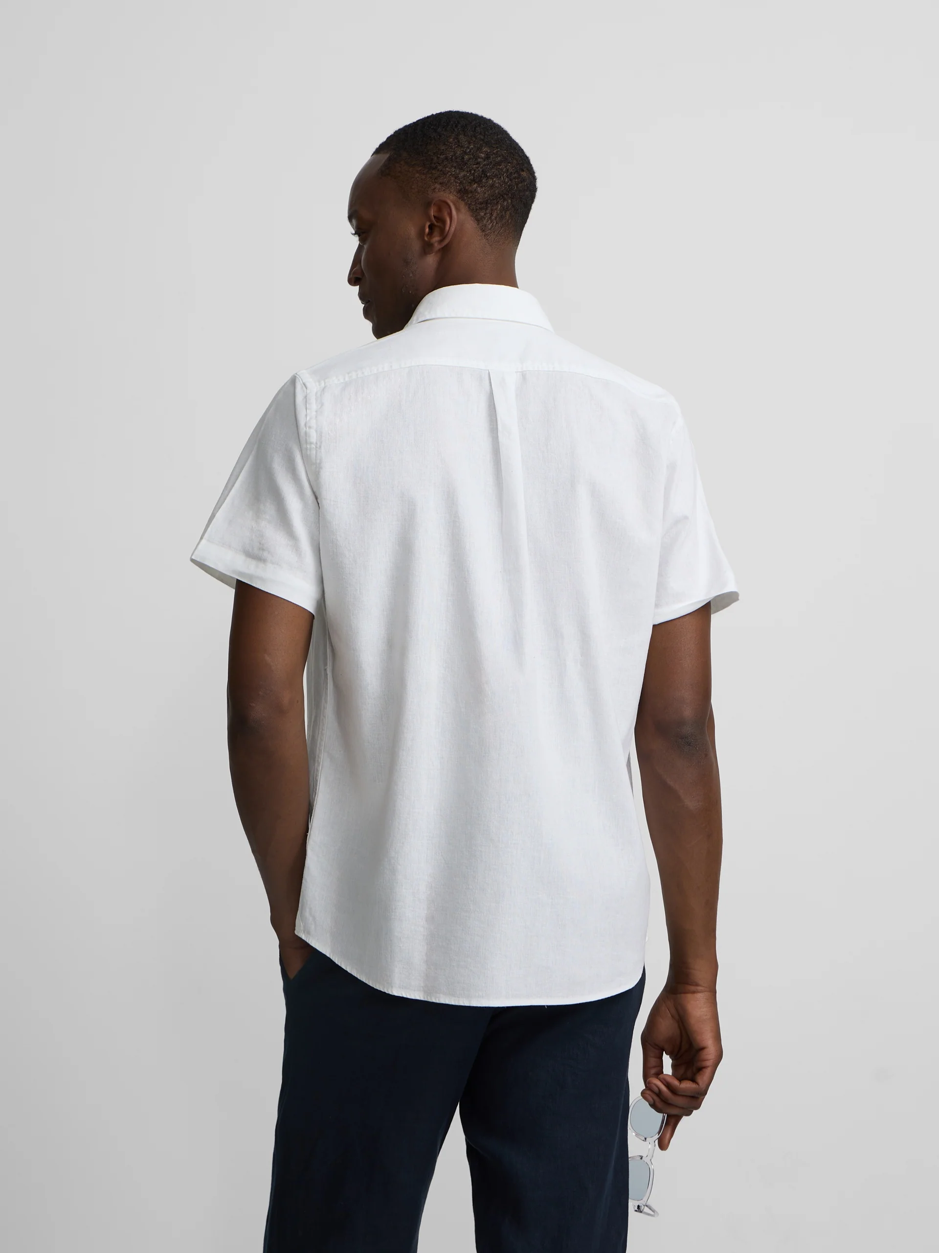 Camisa manga corta lino blanca - Image 10