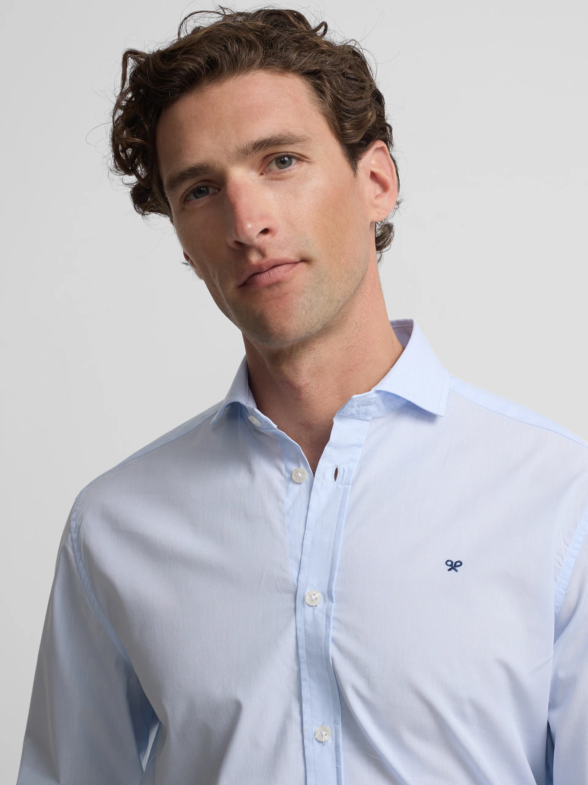 Camisa sport classic multirayas celeste - Image 3