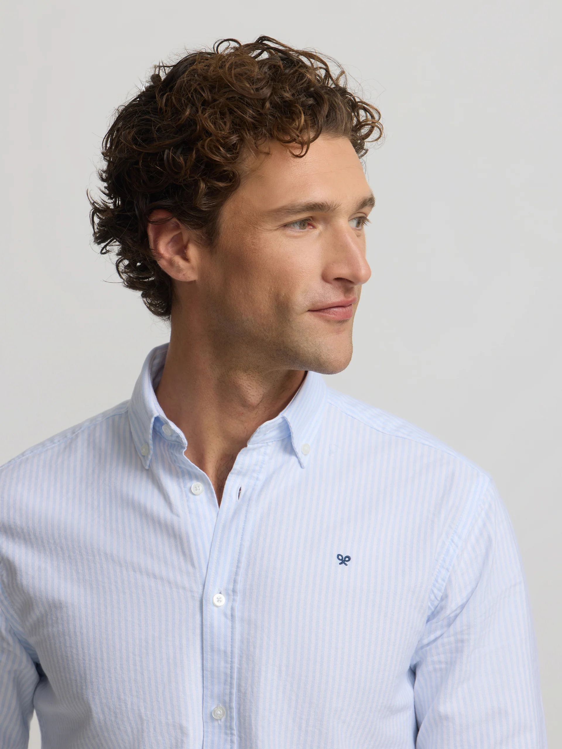 Camisa sport oxford raqueta rayas ancha celeste - Image 3