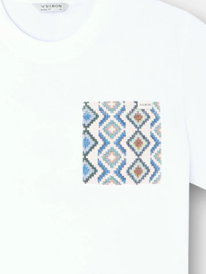 Camiseta bolsillo etnico blanco - Image 2