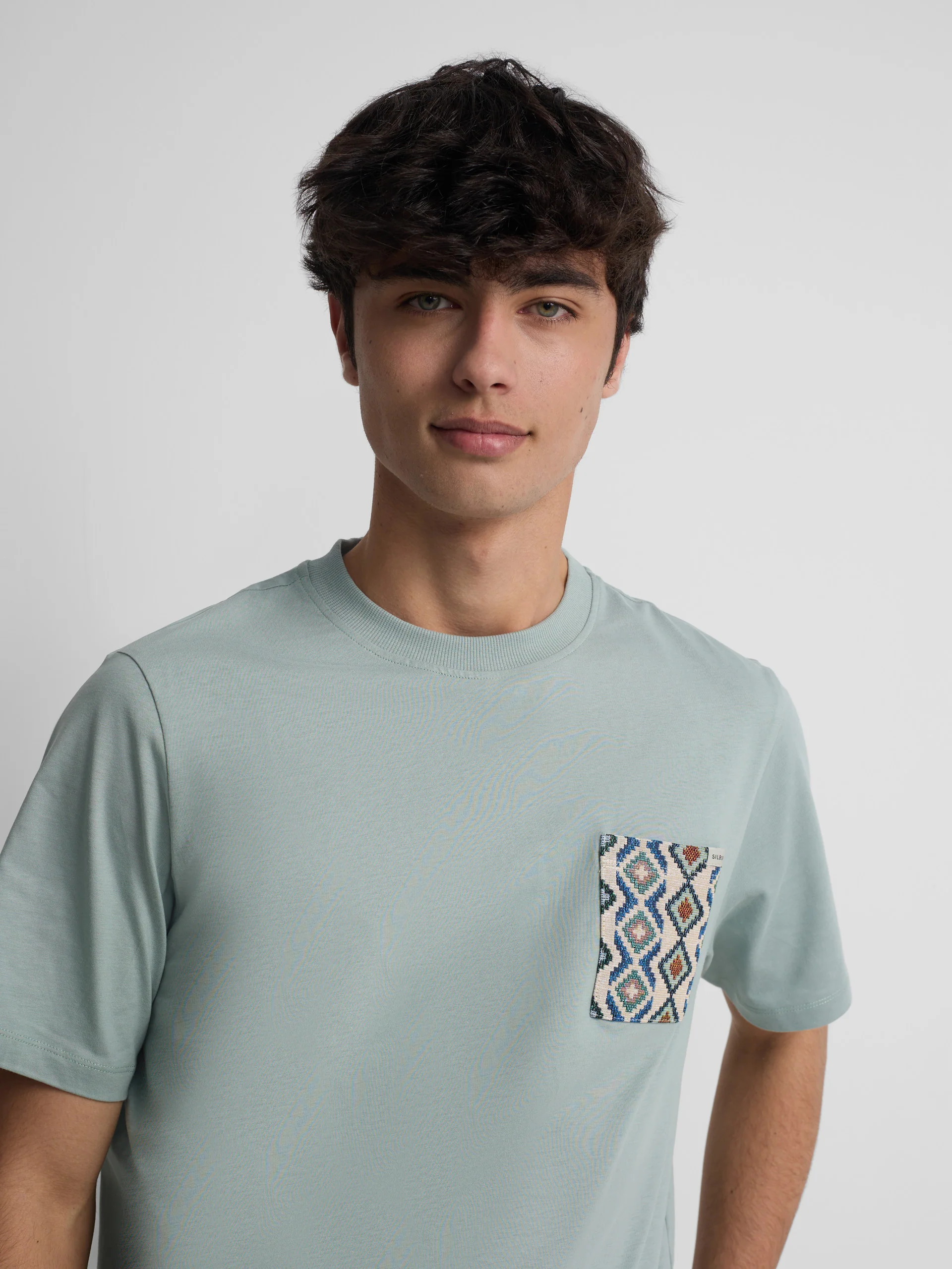 Camiseta bolsillo etnico verde - Image 3