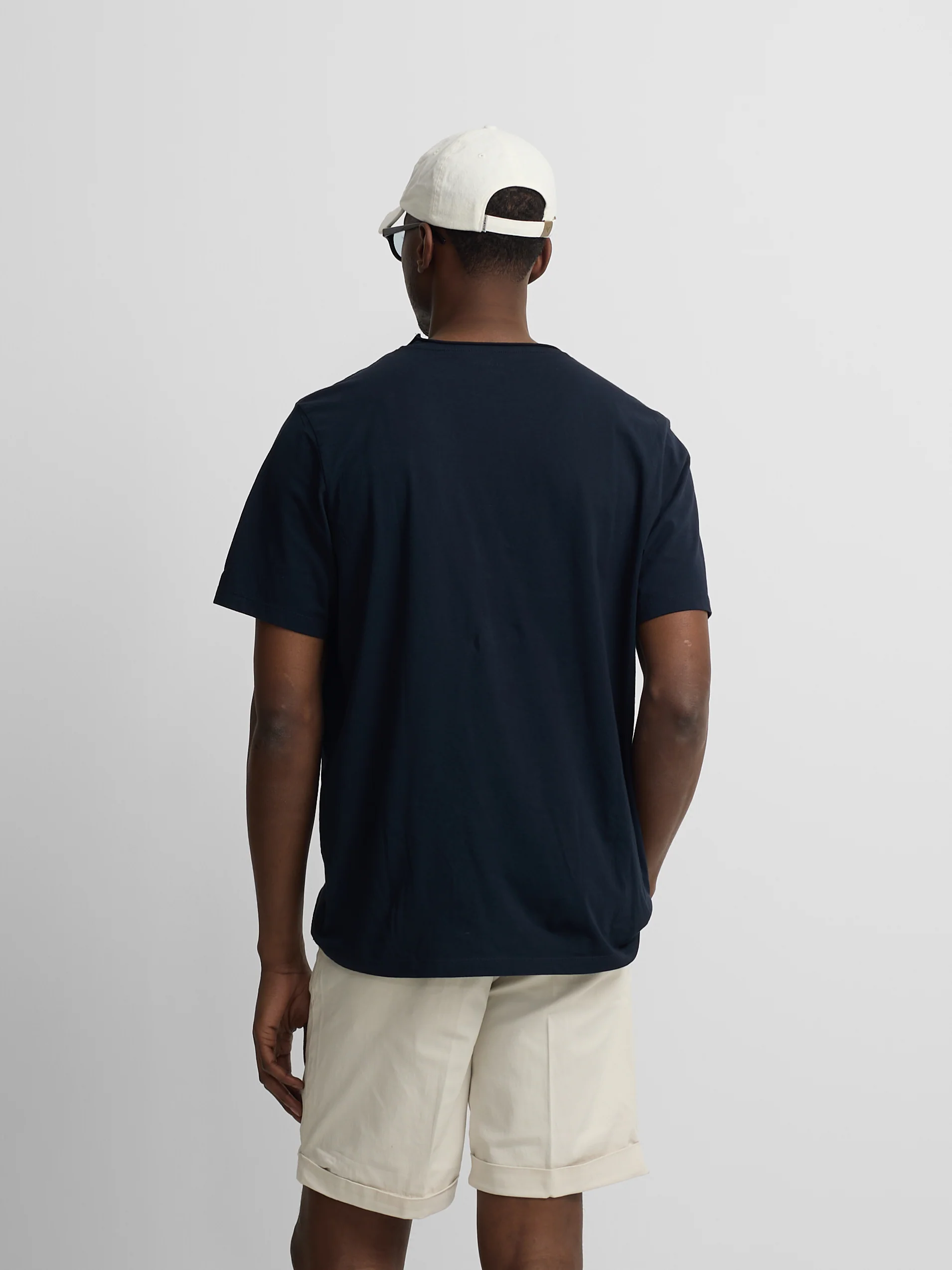 Camiseta cuello roll azul marino - Image 6
