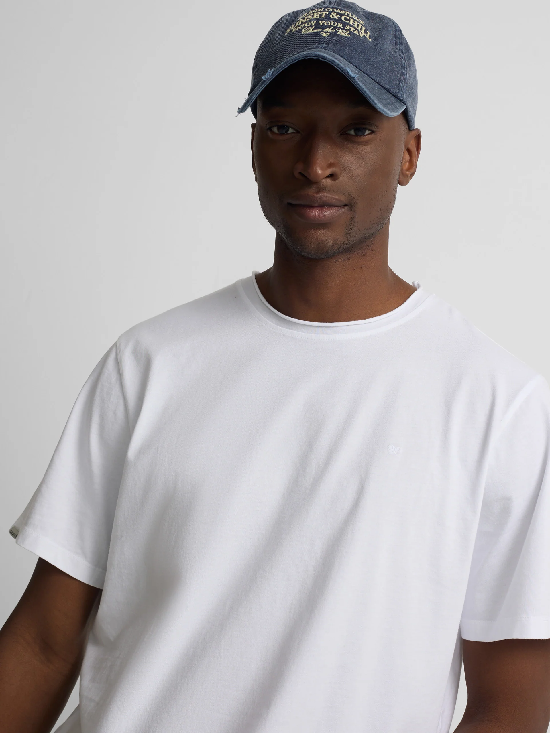 Camiseta cuello roll blanca - Image 3