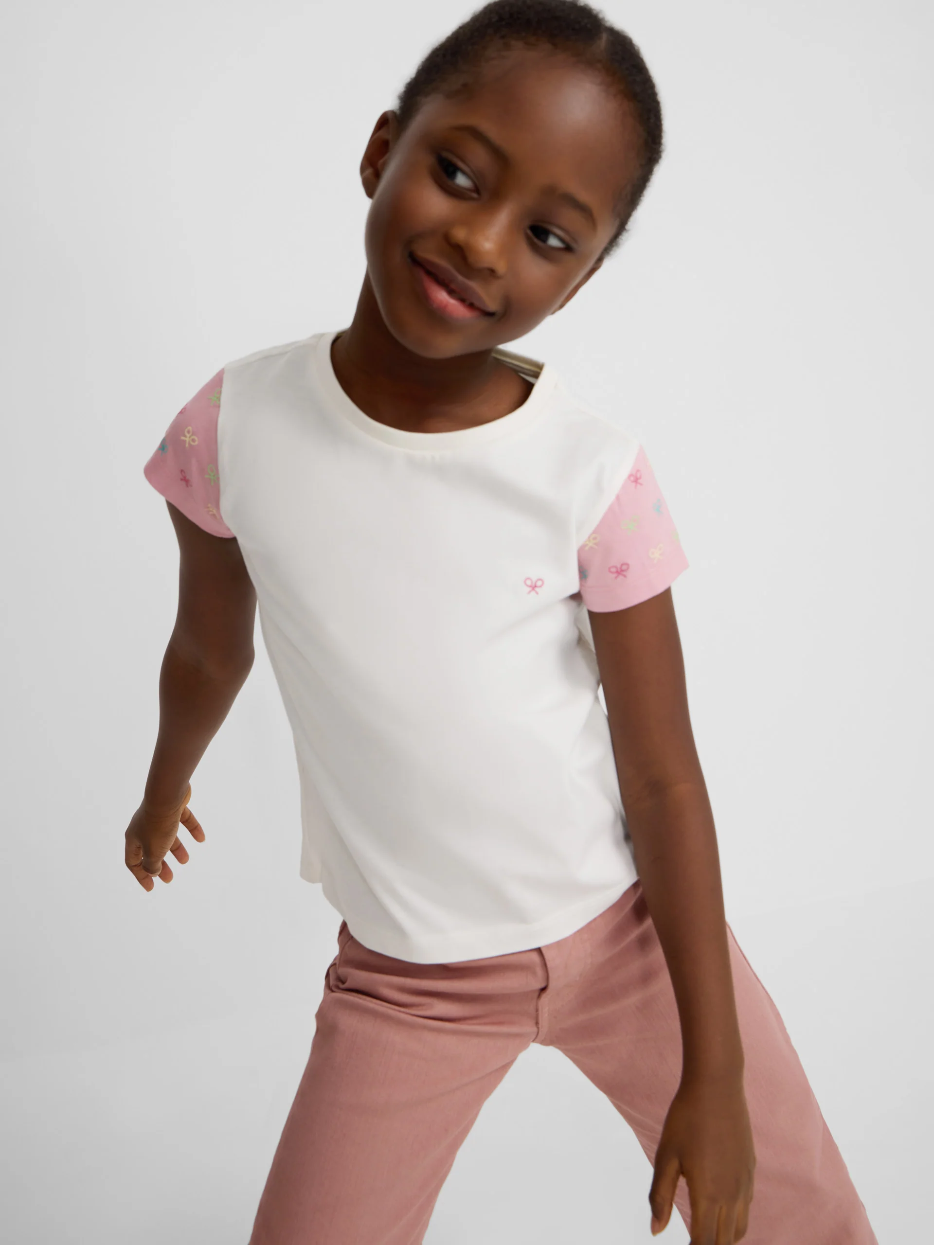 Camiseta girl mangas estampadas blanca