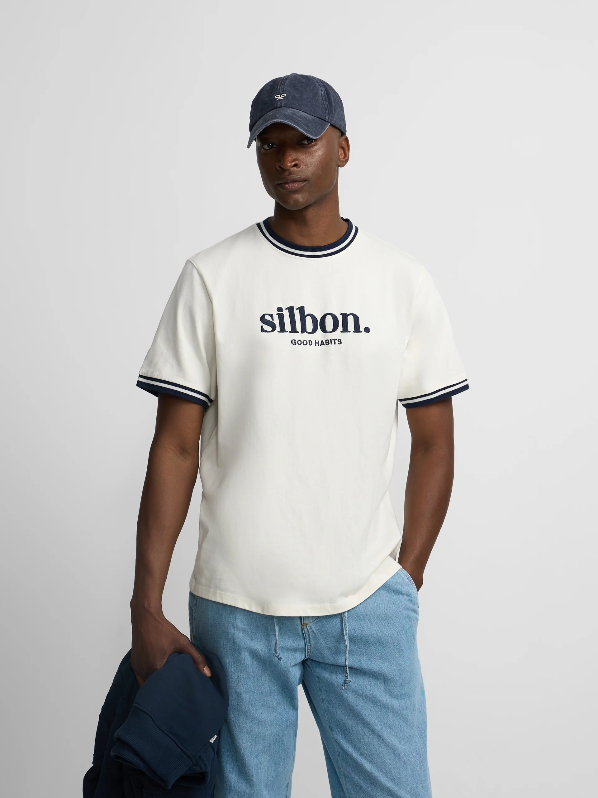 Camiseta good habits crema azul marino - Image 4