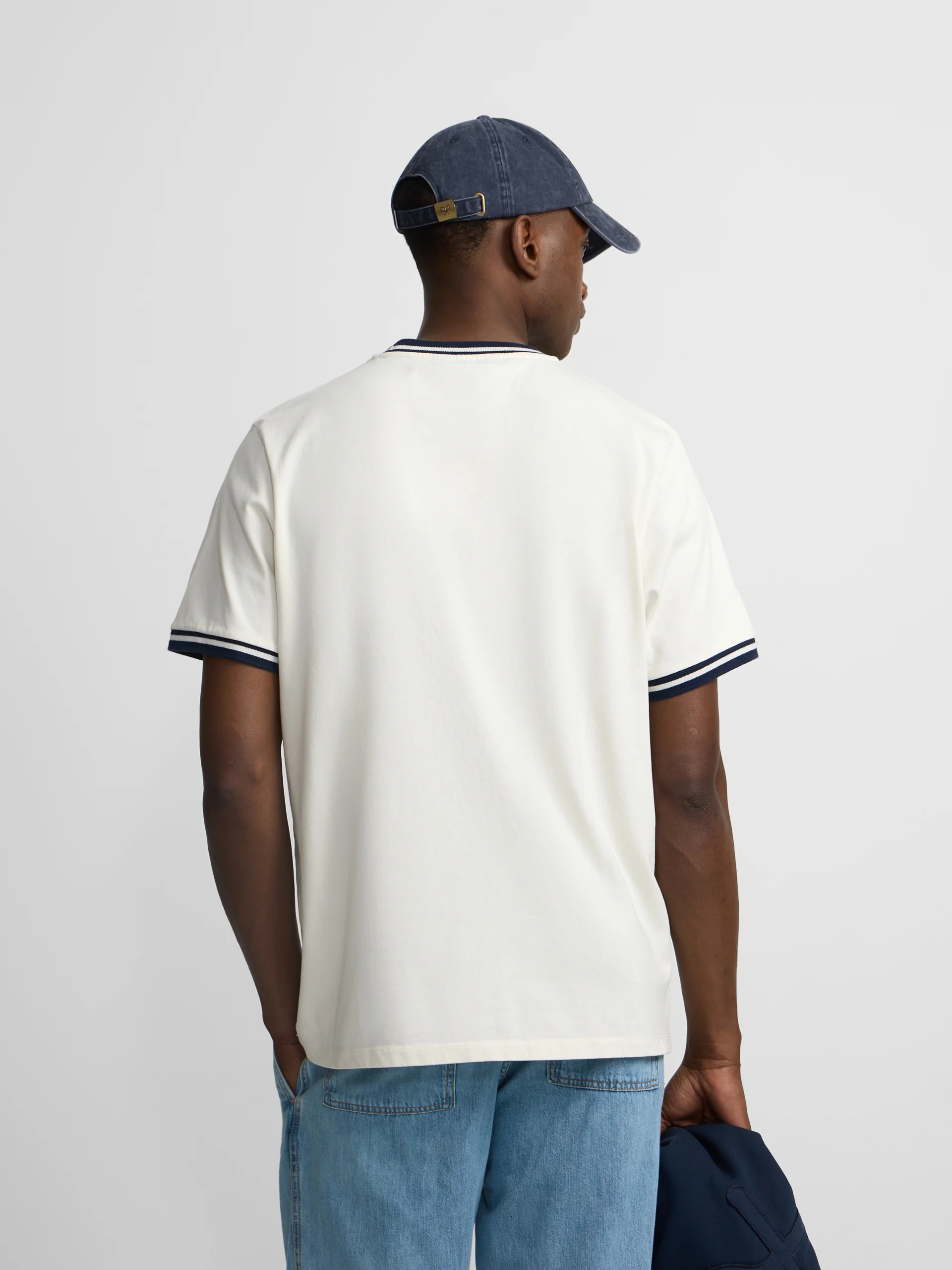 Camiseta good habits crema azul marino - Image 9
