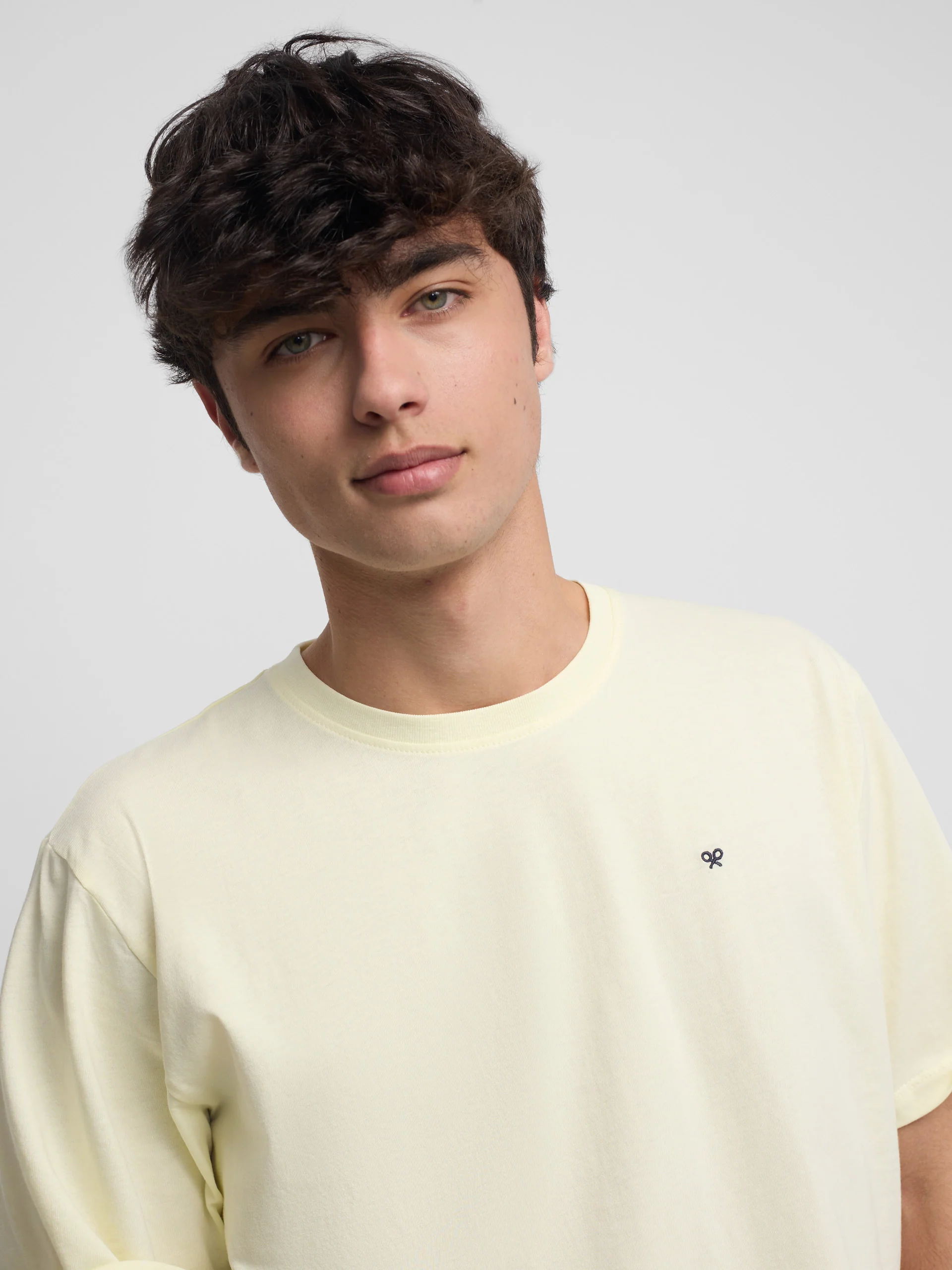 Camiseta minilogo amarillo - Image 4
