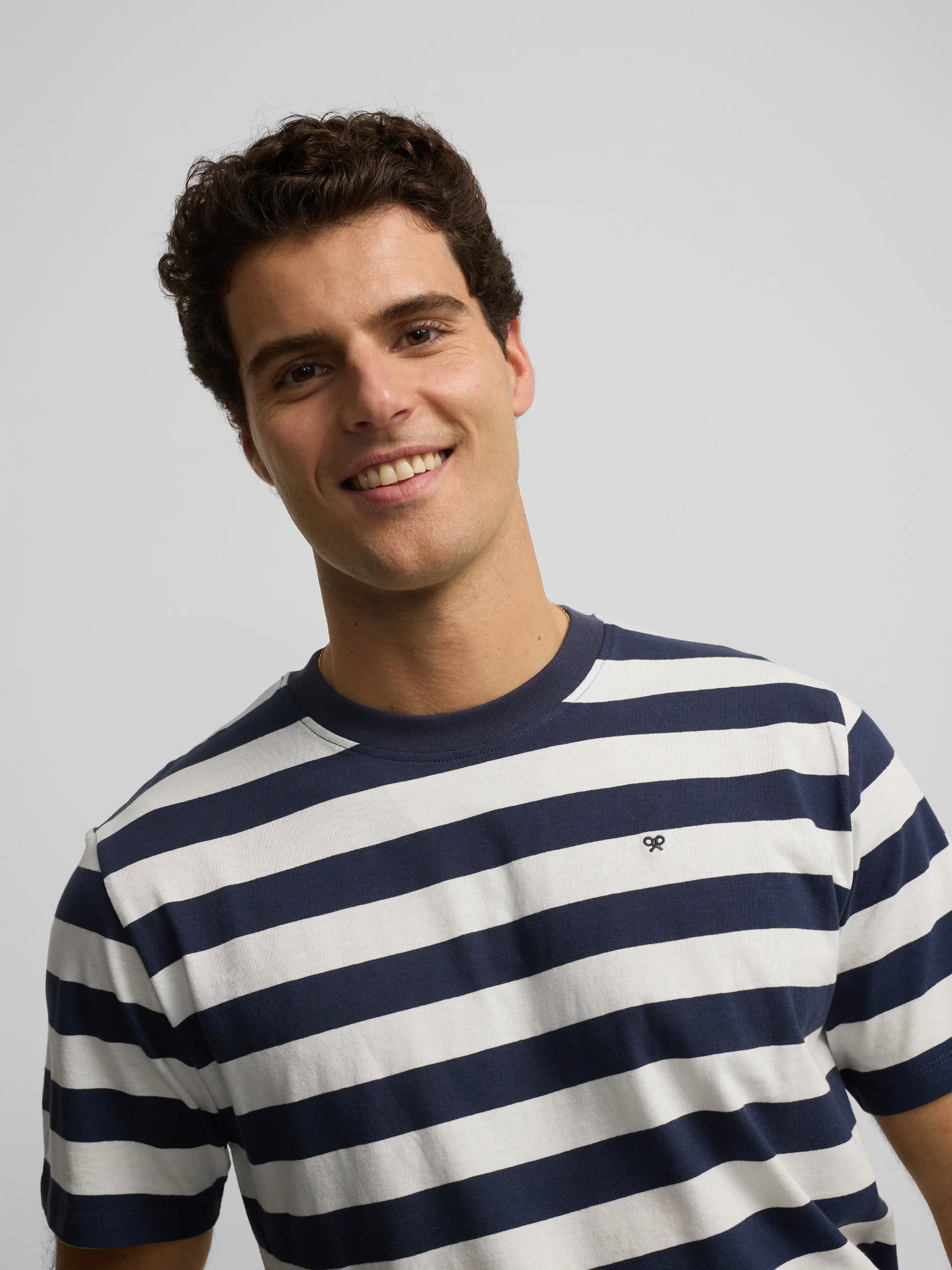 Camiseta minilogo rayas azul marino - Image 3