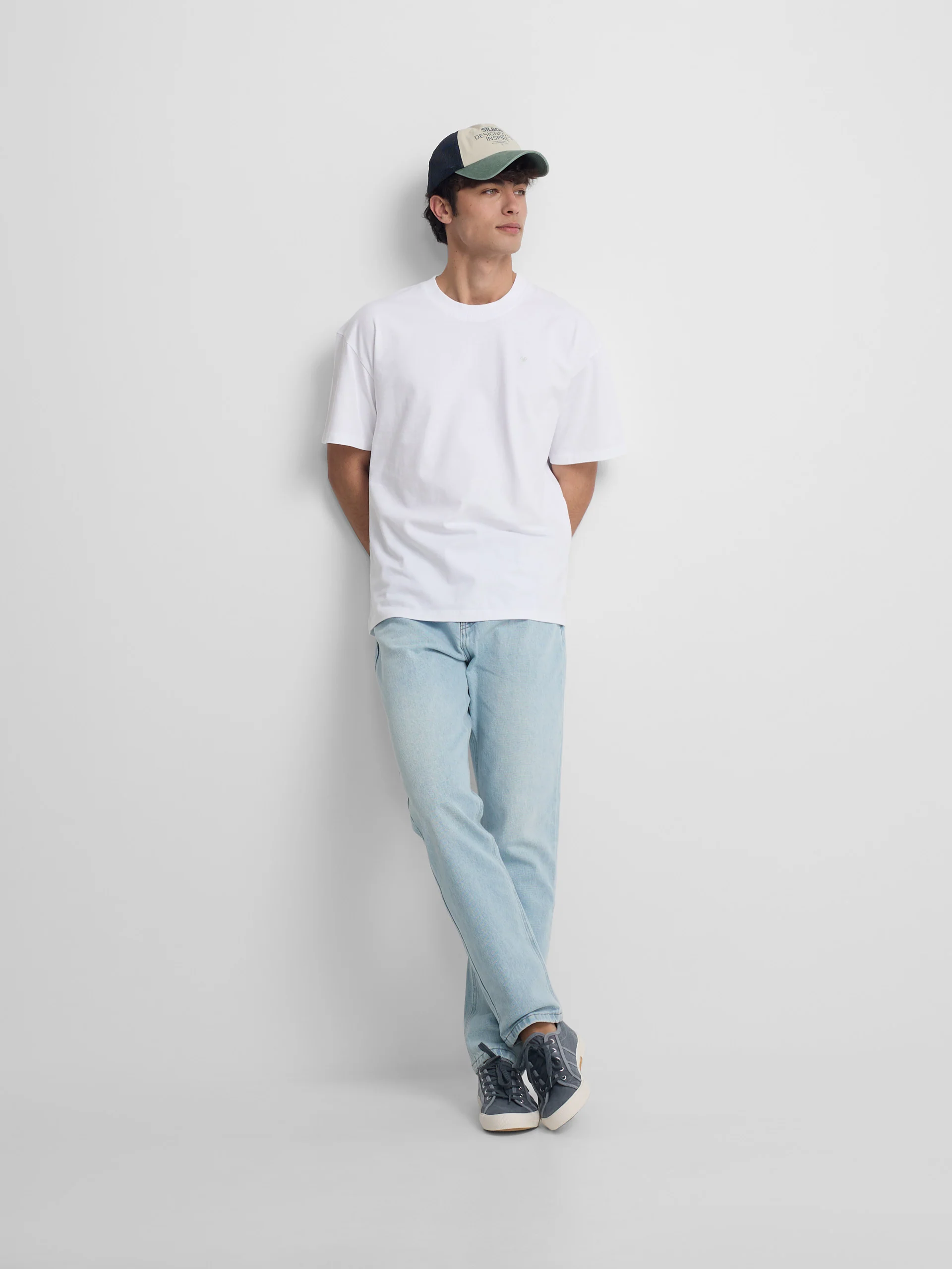 Camiseta relaxed fit surfing plans blanco - Image 10
