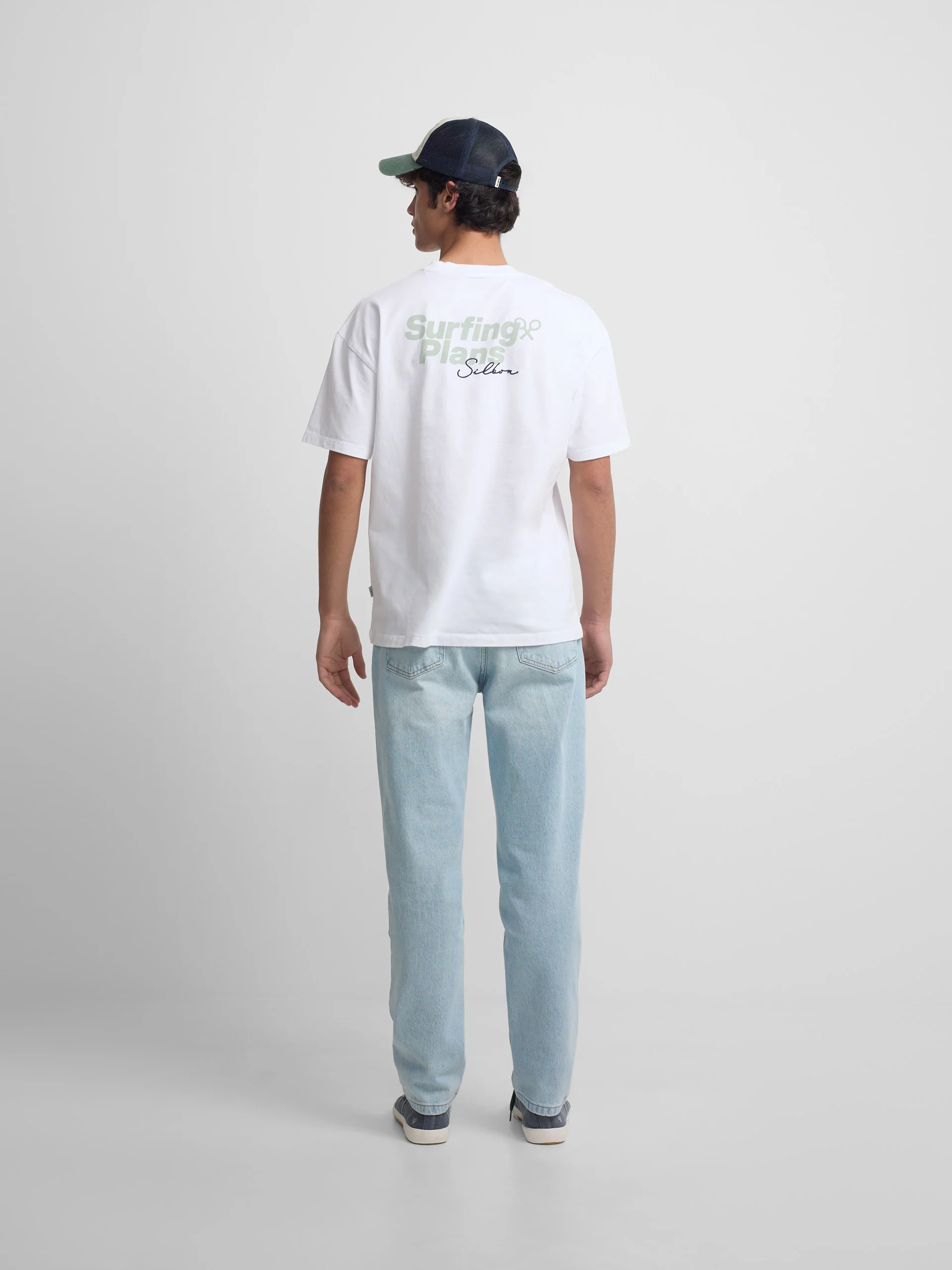 Camiseta relaxed fit surfing plans blanco - Image 4