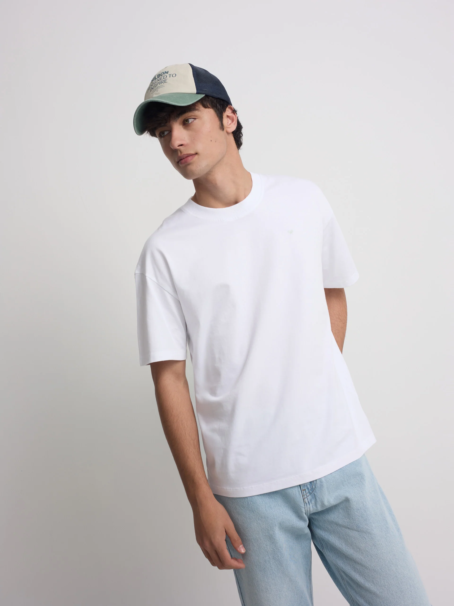 Camiseta relaxed fit surfing plans blanco - Image 7
