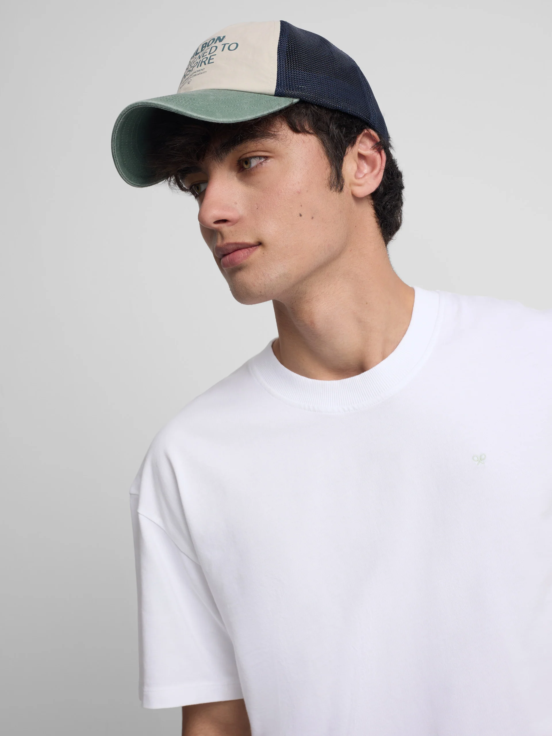 Camiseta relaxed fit surfing plans blanco - Image 8