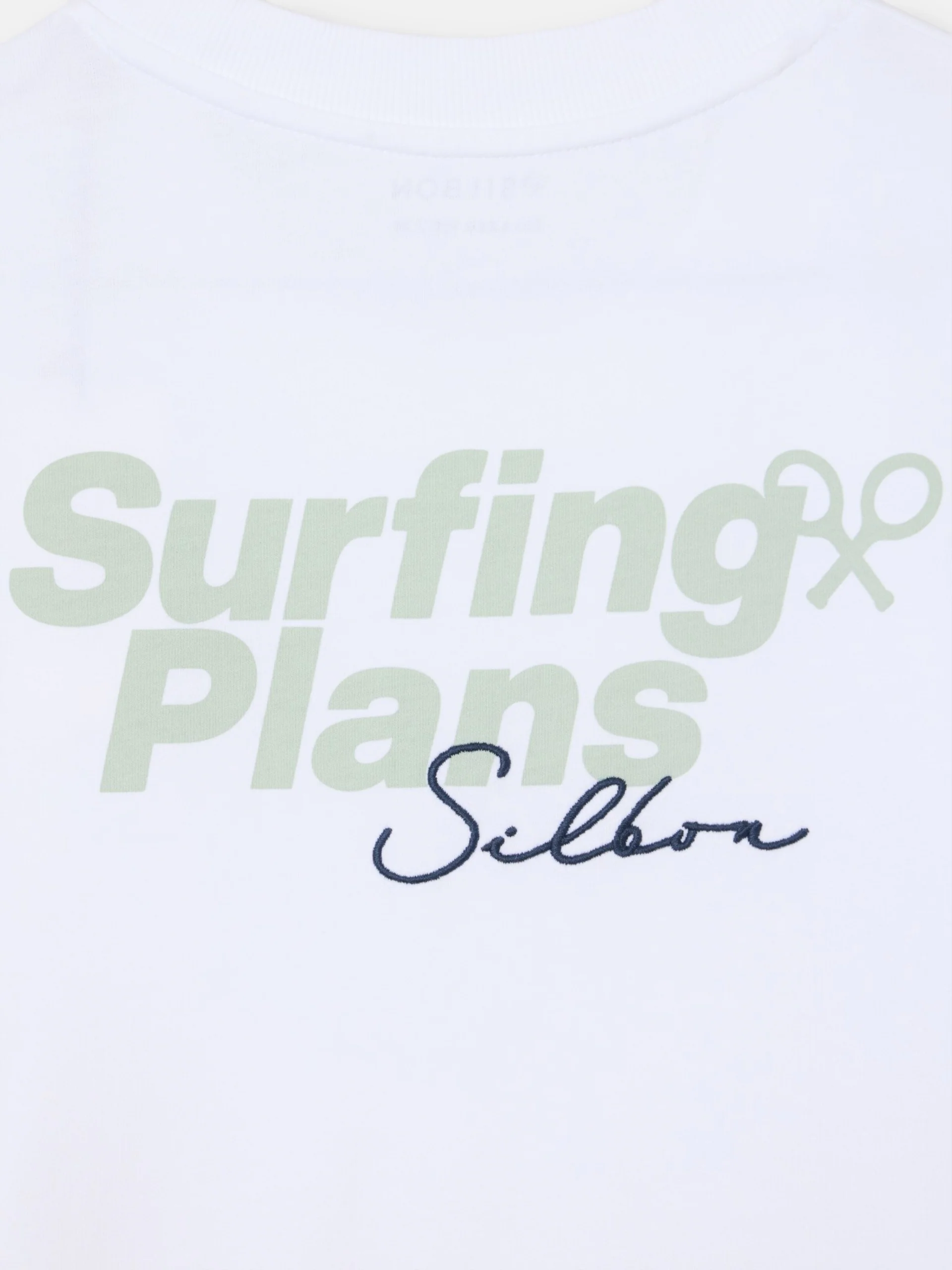 Camiseta relaxed fit surfing plans blanco - Image 9