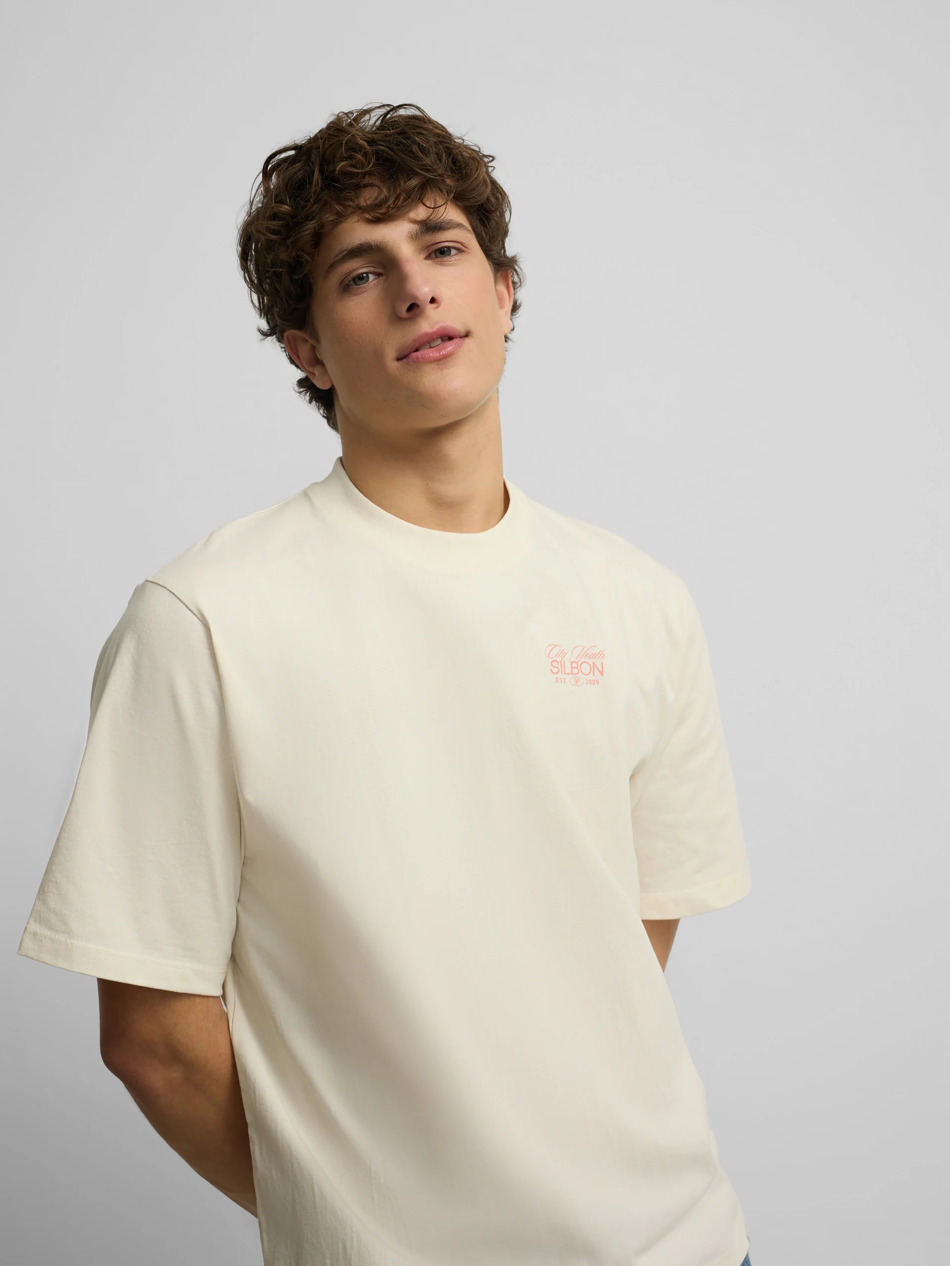 Camiseta special fit city youth crema - Image 3