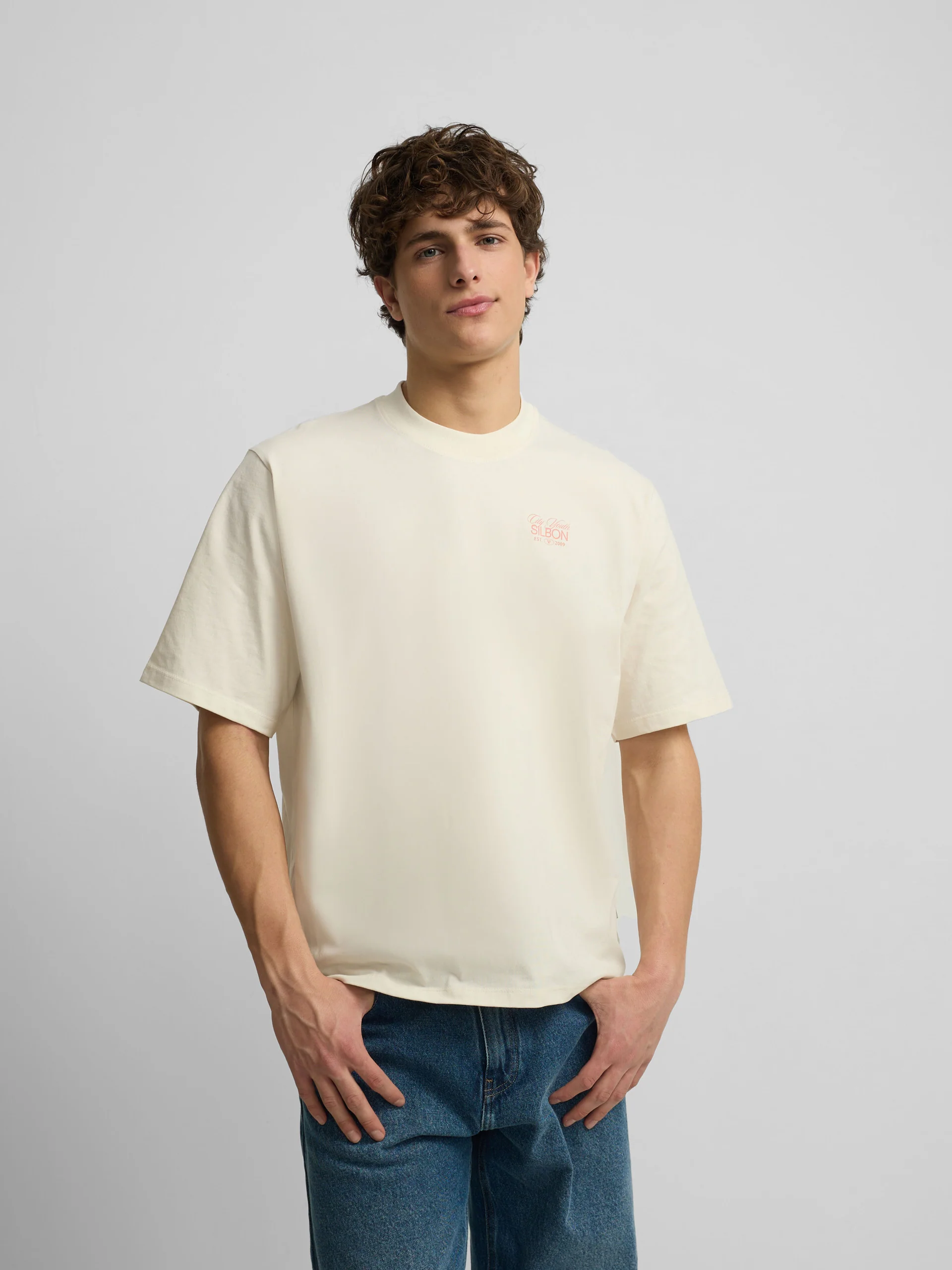 Camiseta special fit city youth crema - Image 4