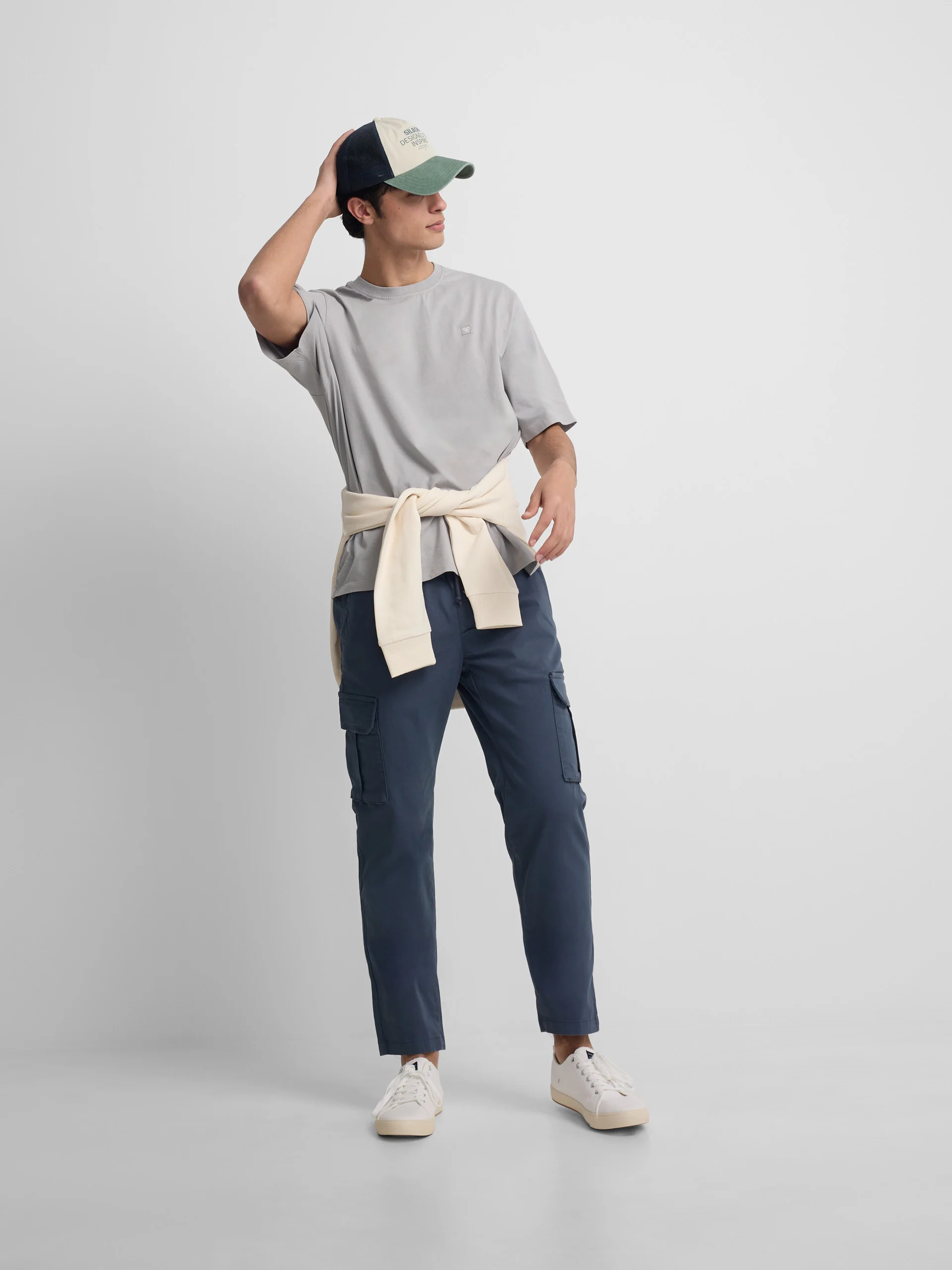 Camiseta special fit minilogo parche gris - Image 10