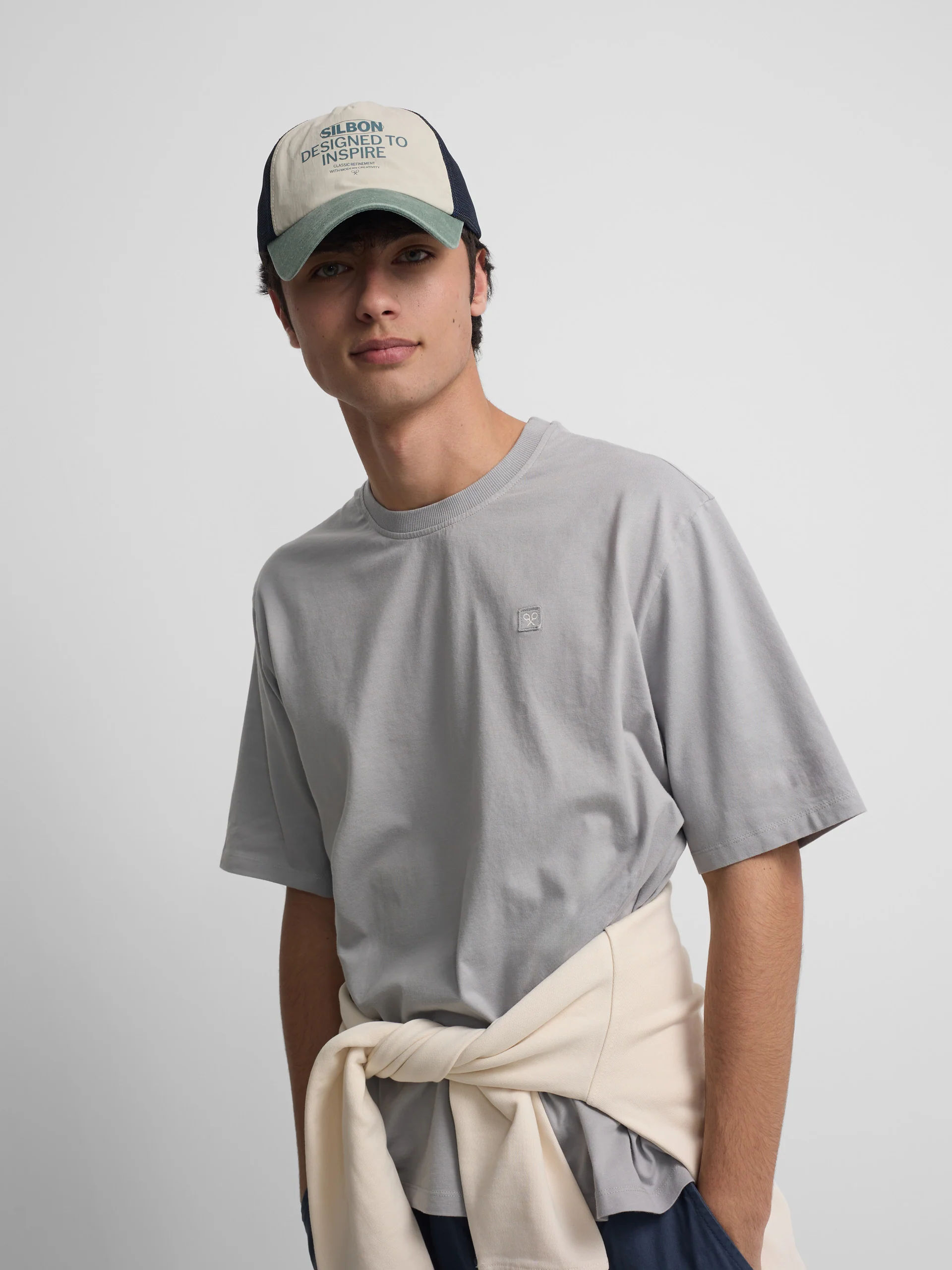 Camiseta special fit minilogo parche gris - Image 4