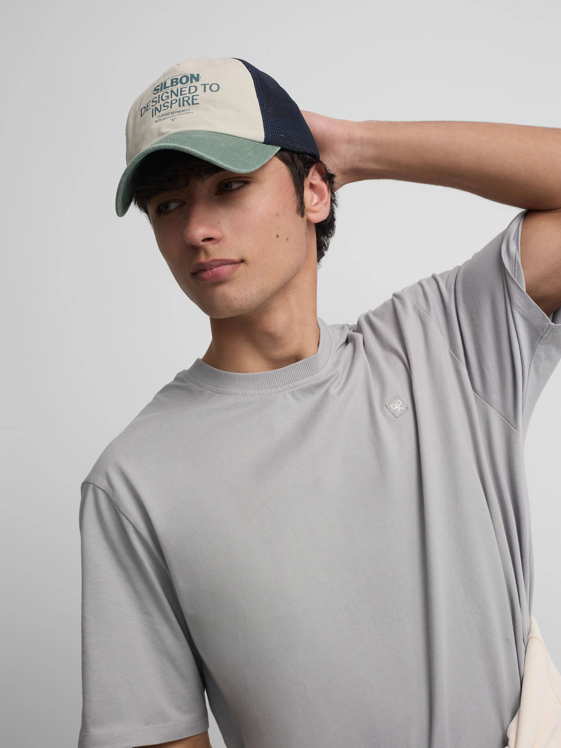 Camiseta special fit minilogo parche gris - Image 7