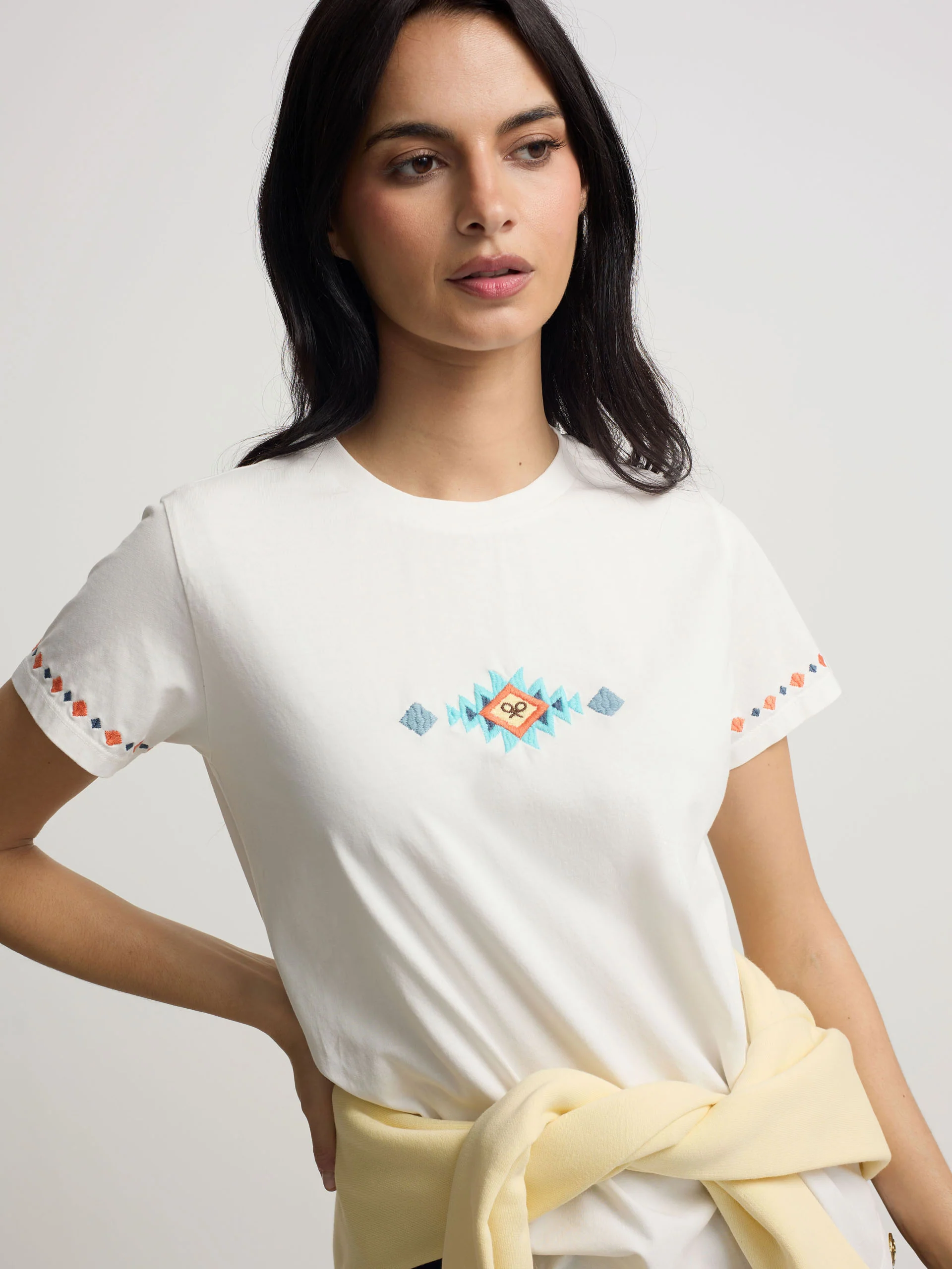 Camiseta woman bordados ikat blanca - Image 3