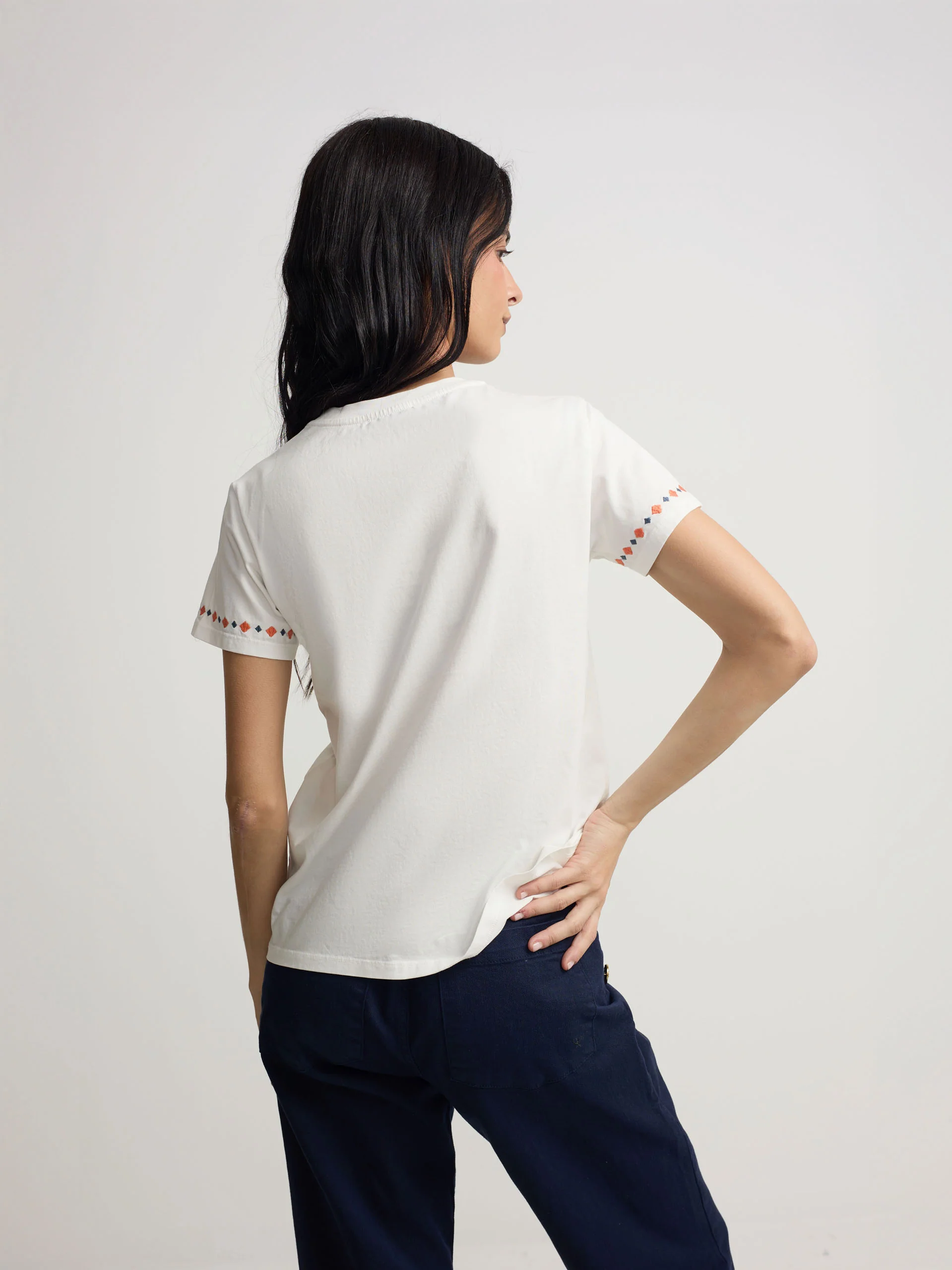 Camiseta woman bordados ikat blanca - Image 4