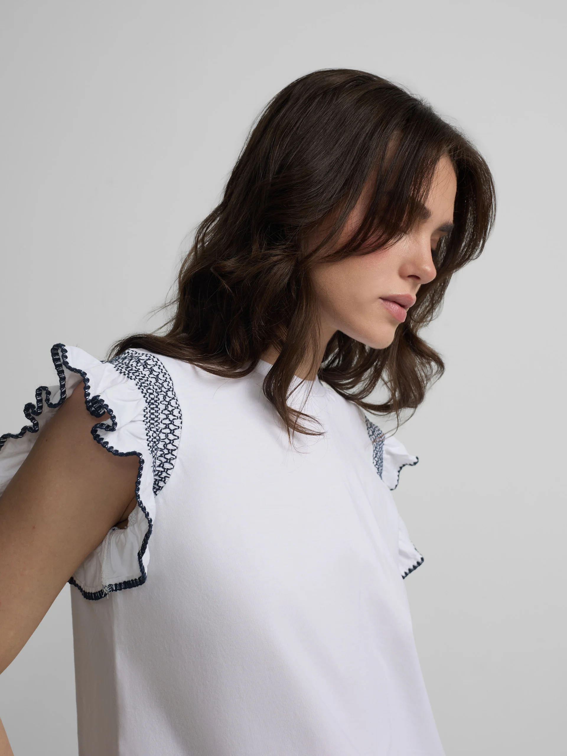 Camiseta woman volantes hombreras blanca - Image 3