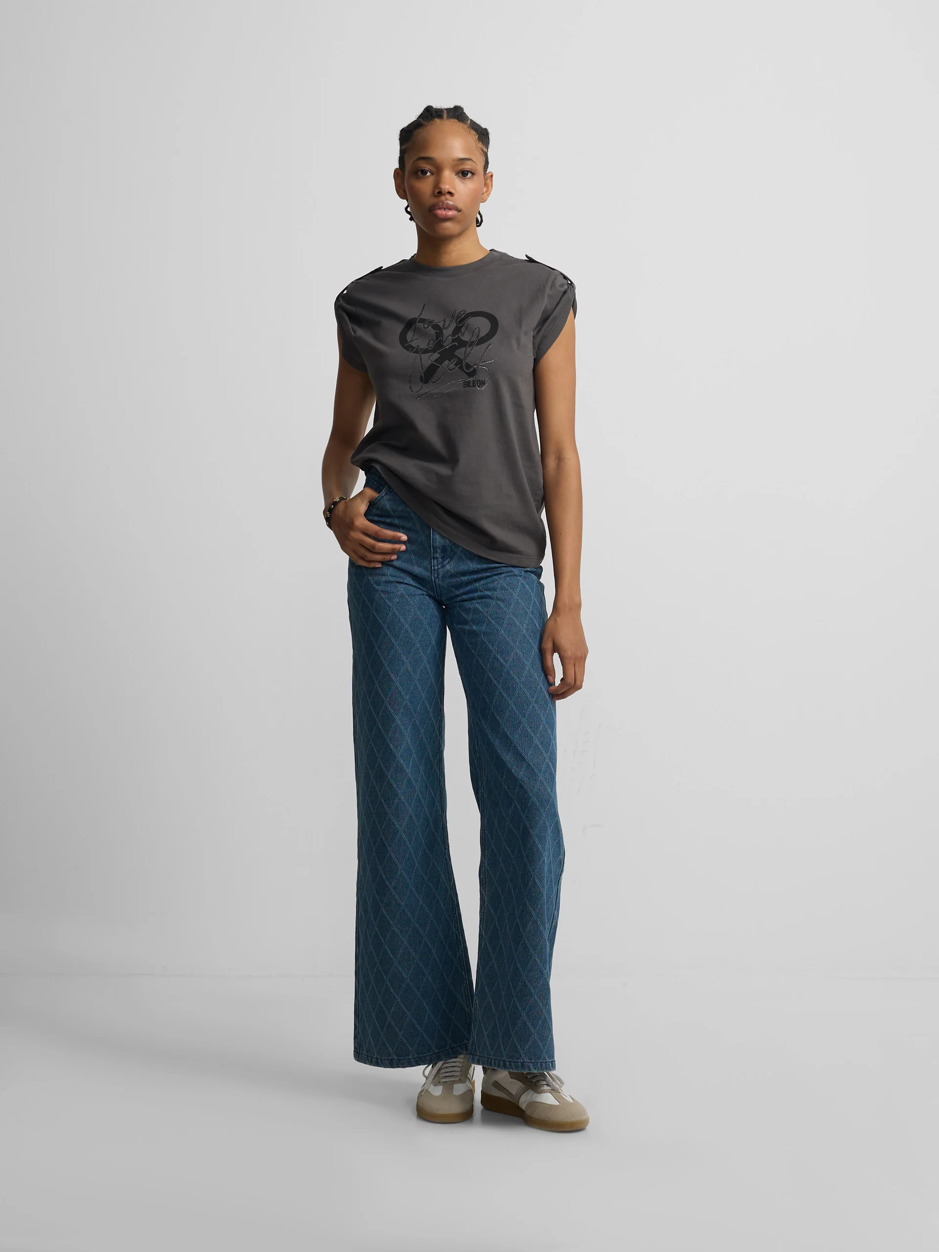 Camiseta woman manga roll out negra - Image 4
