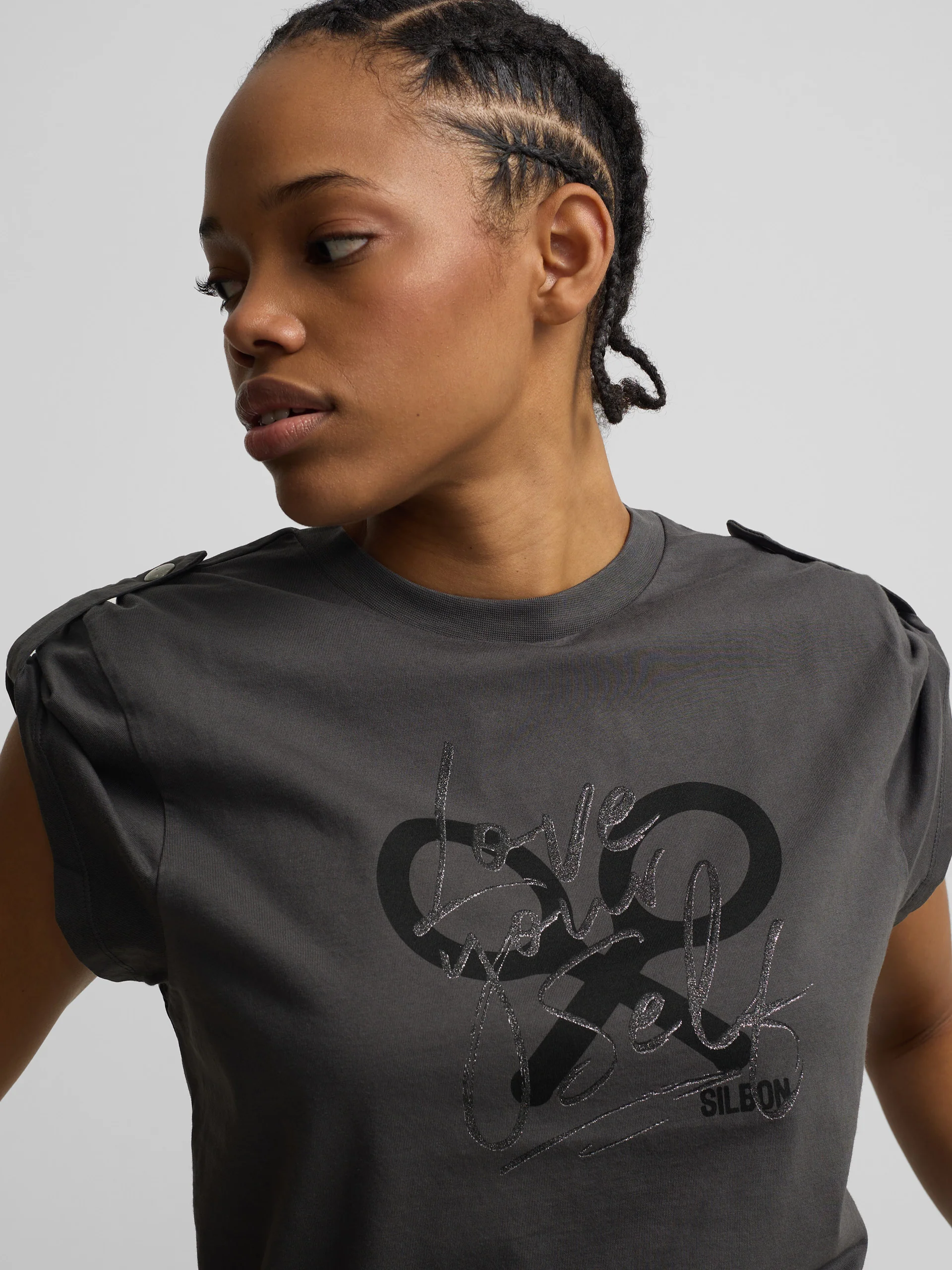 Camiseta woman manga roll out negra - Image 5