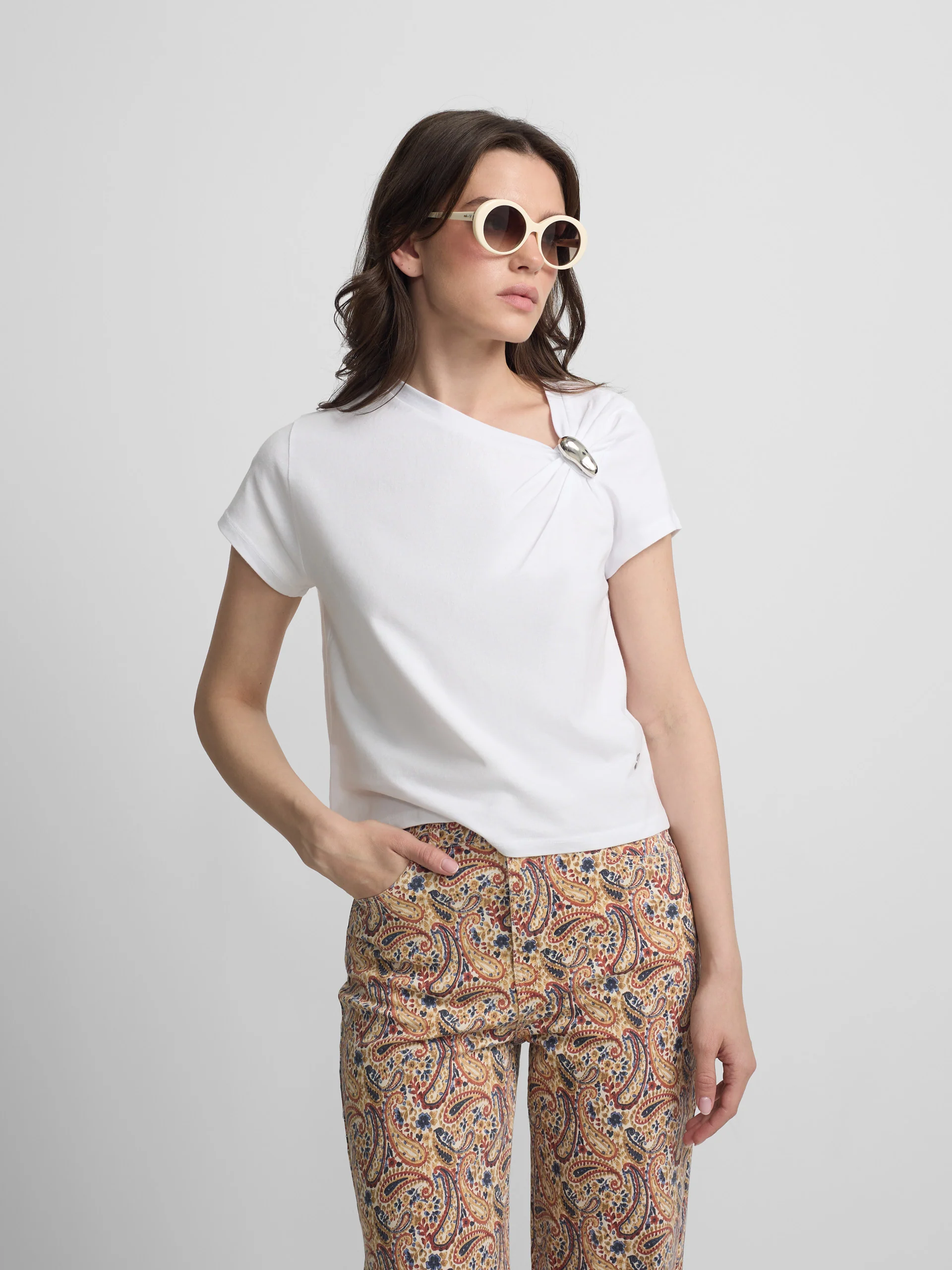Camiseta woman nudo aplique blanca - Image 3