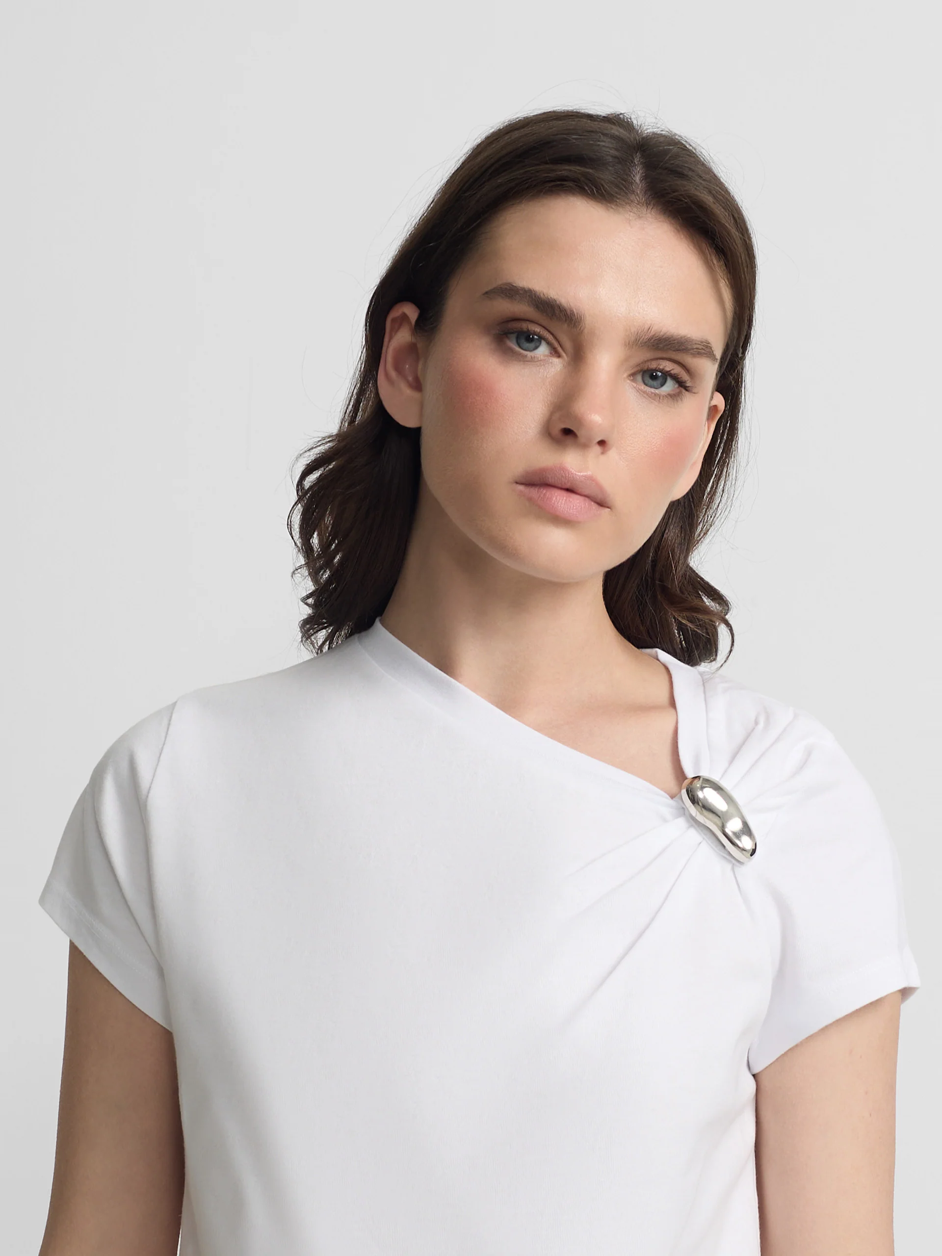 Camiseta woman nudo aplique blanca - Image 4