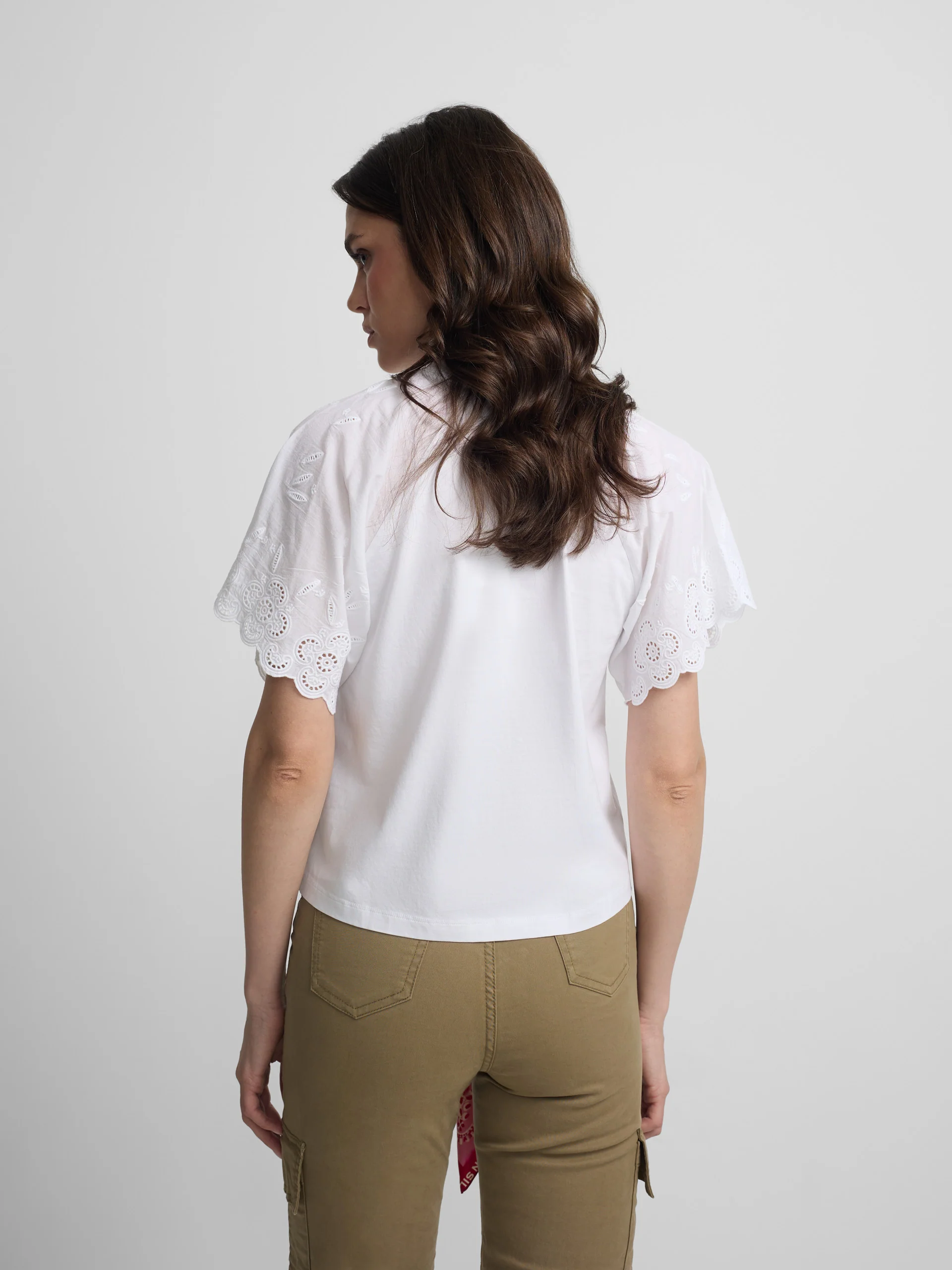 Camiseta woman volantes bordados blanca - Image 5