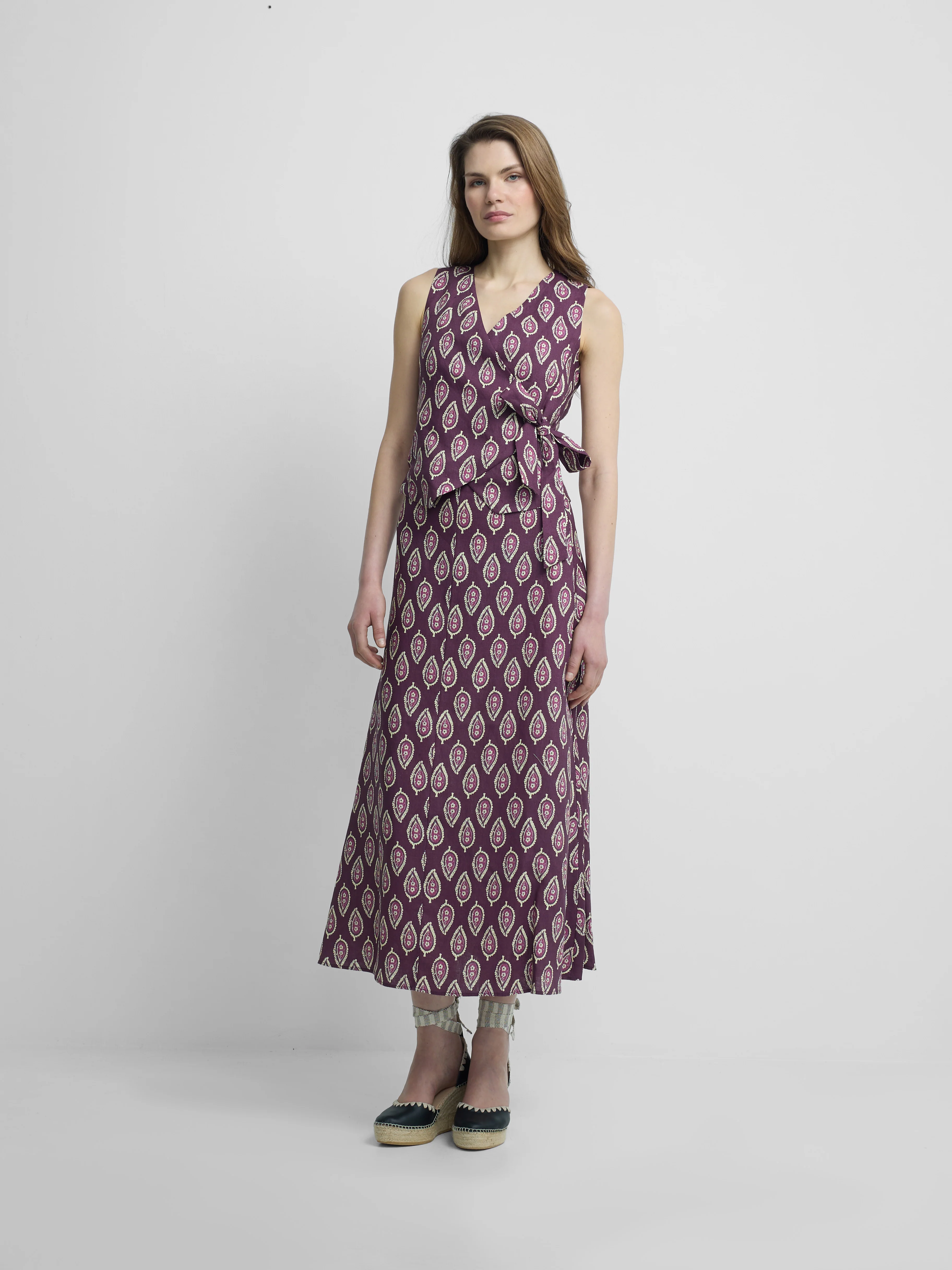Chaleco cruzado lazo estampado burdeos - Image 3