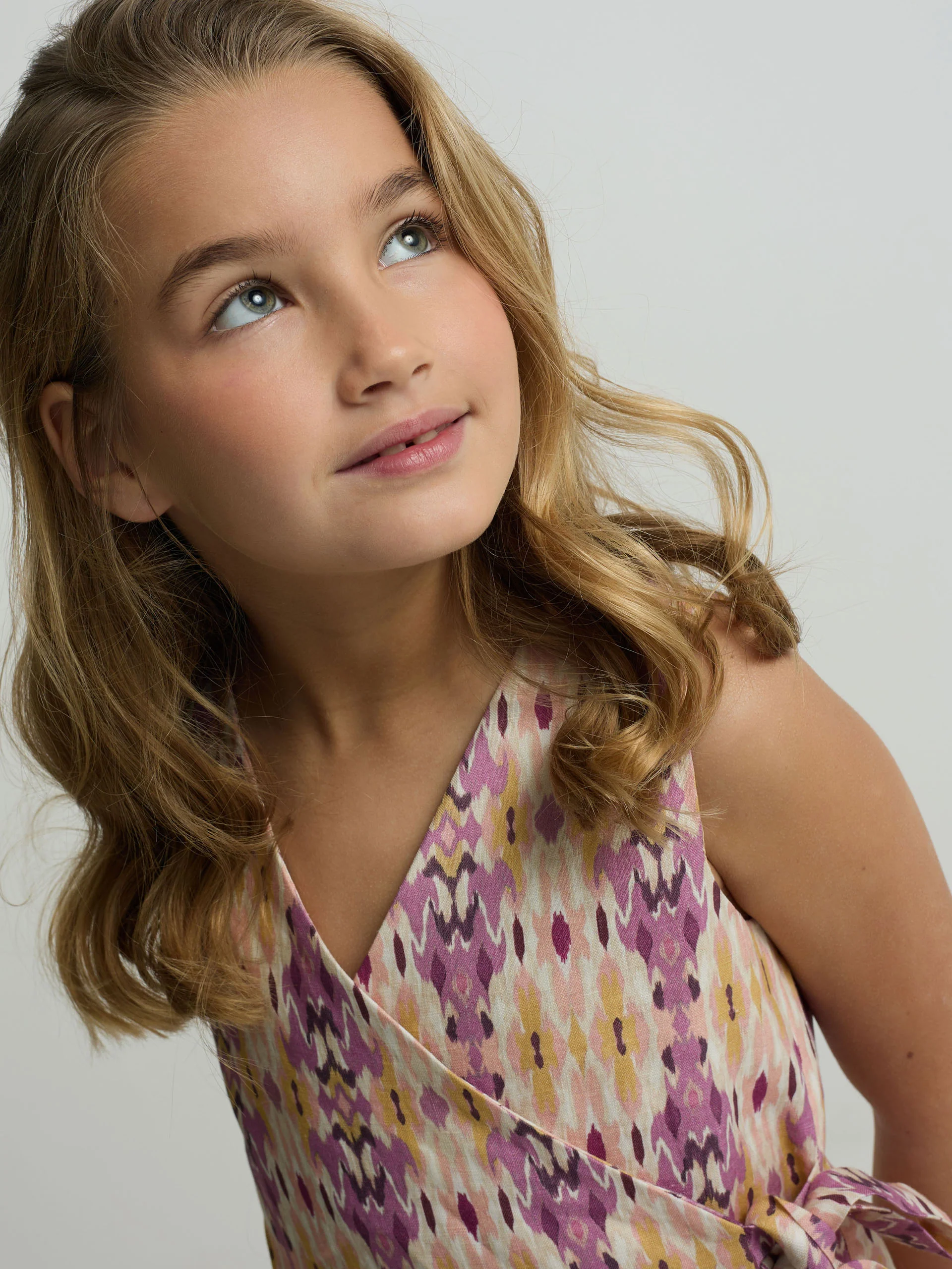 Chaleco girl lino estampado ikat rosas - Image 6