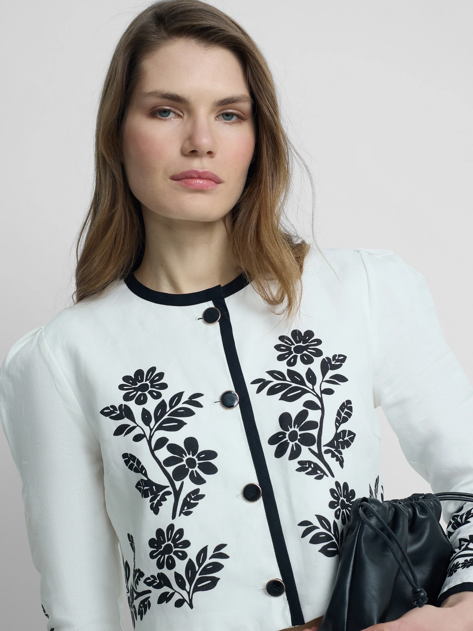 Chaqueta corta lino estampado blanca - Image 3