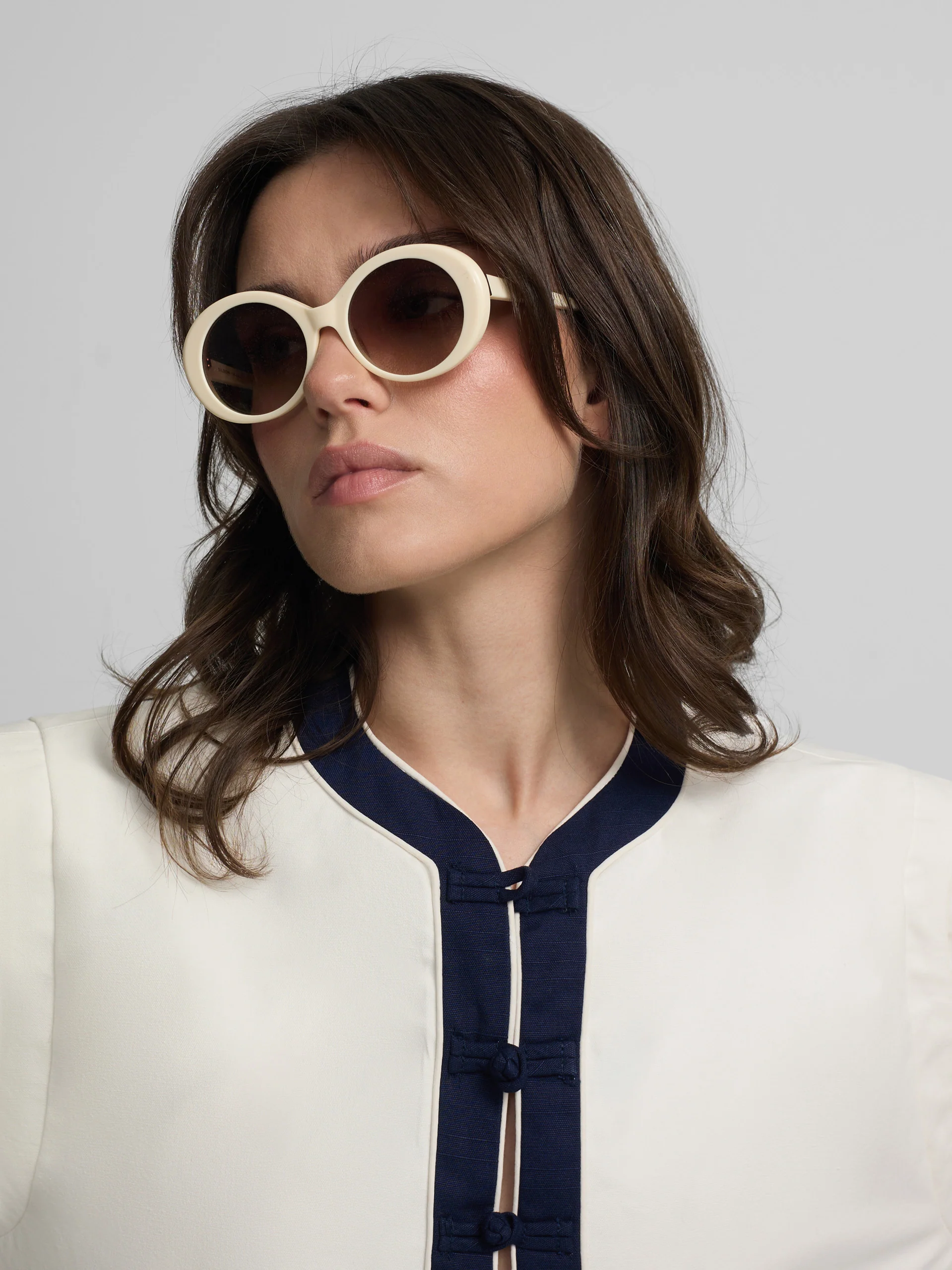 Chaqueta cuello mao bordados blanca - Image 3