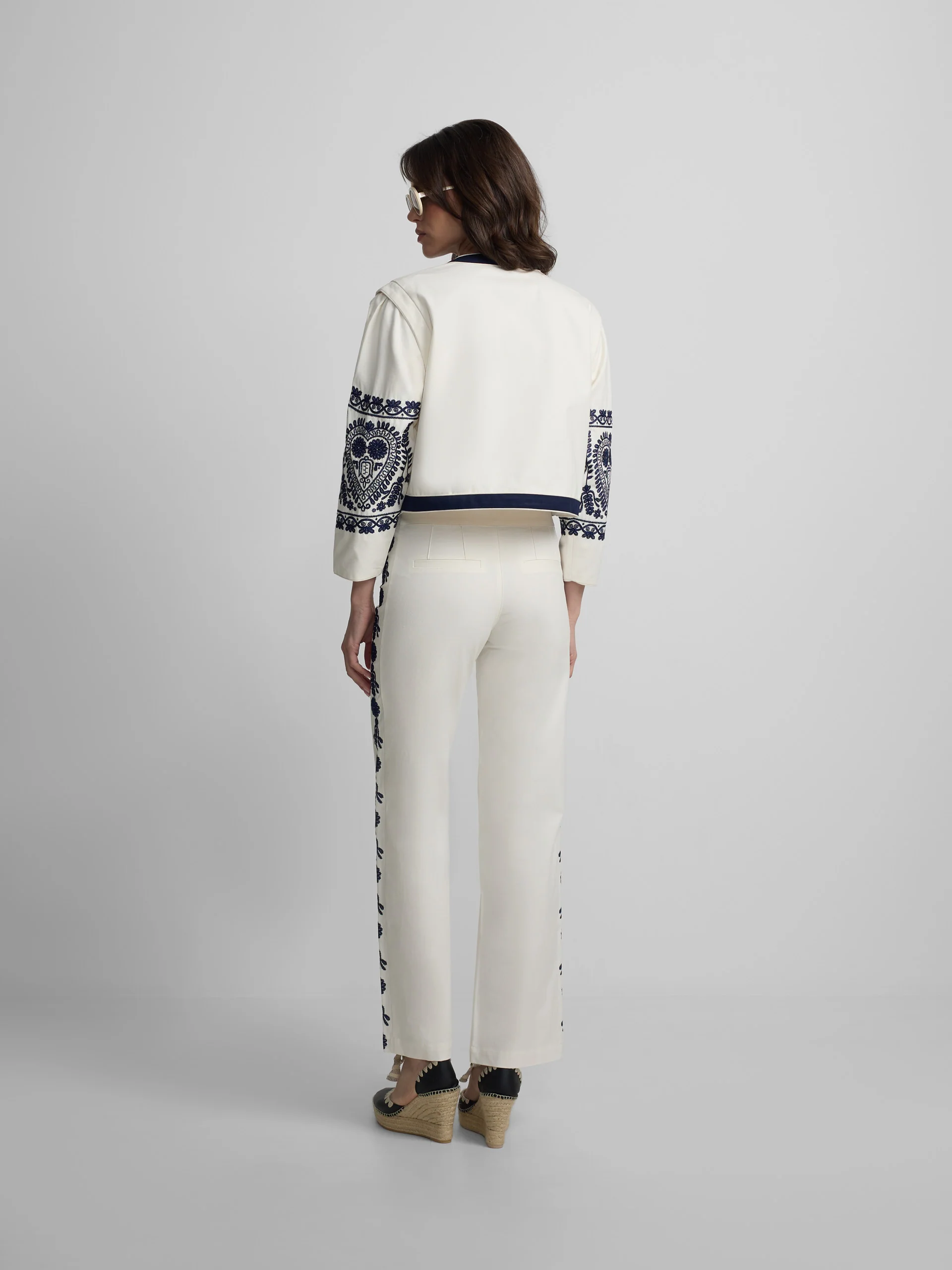 Chaqueta cuello mao bordados blanca - Image 6