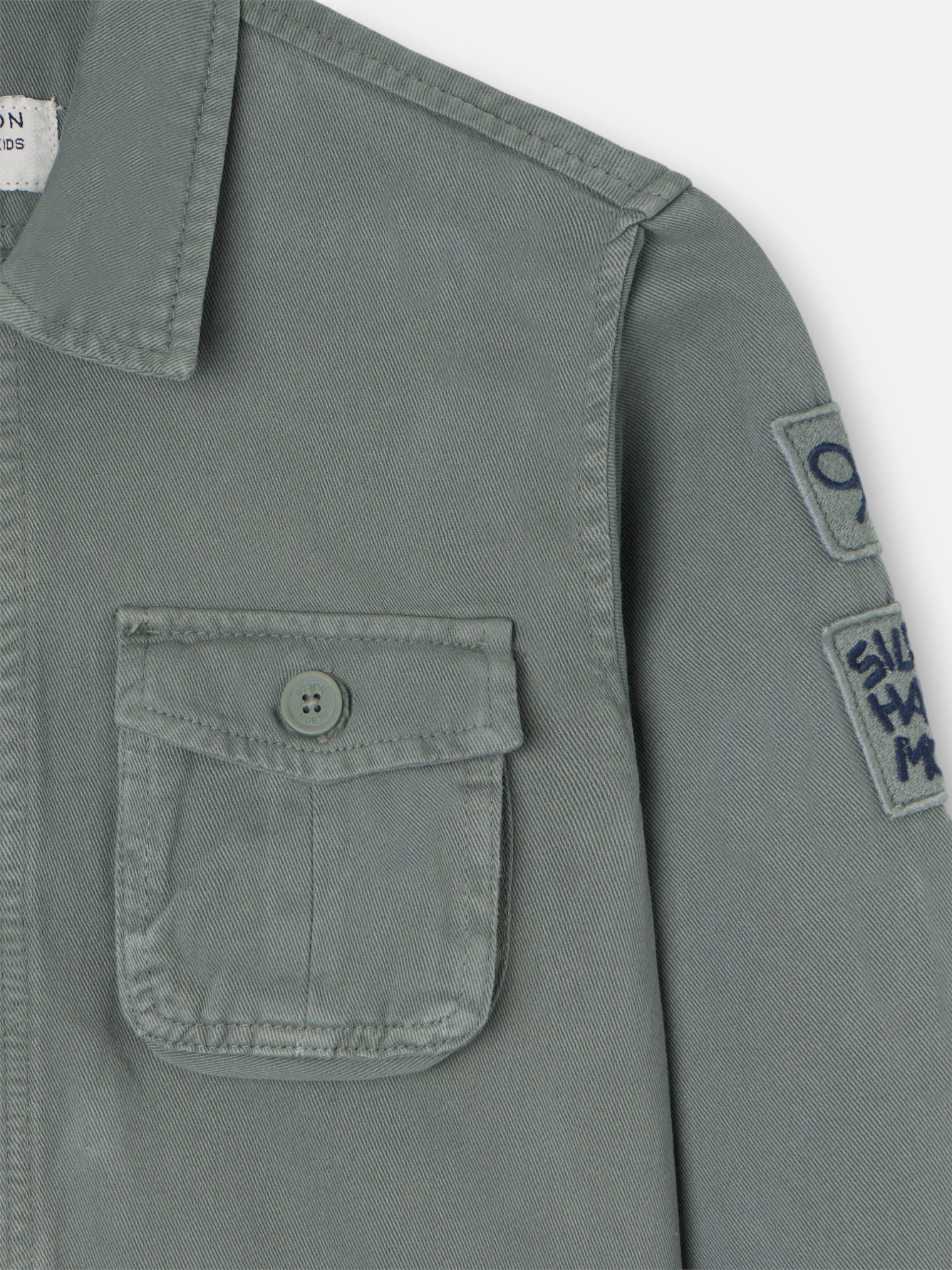 Chaqueta kids bolsillo parches verde - Image 9