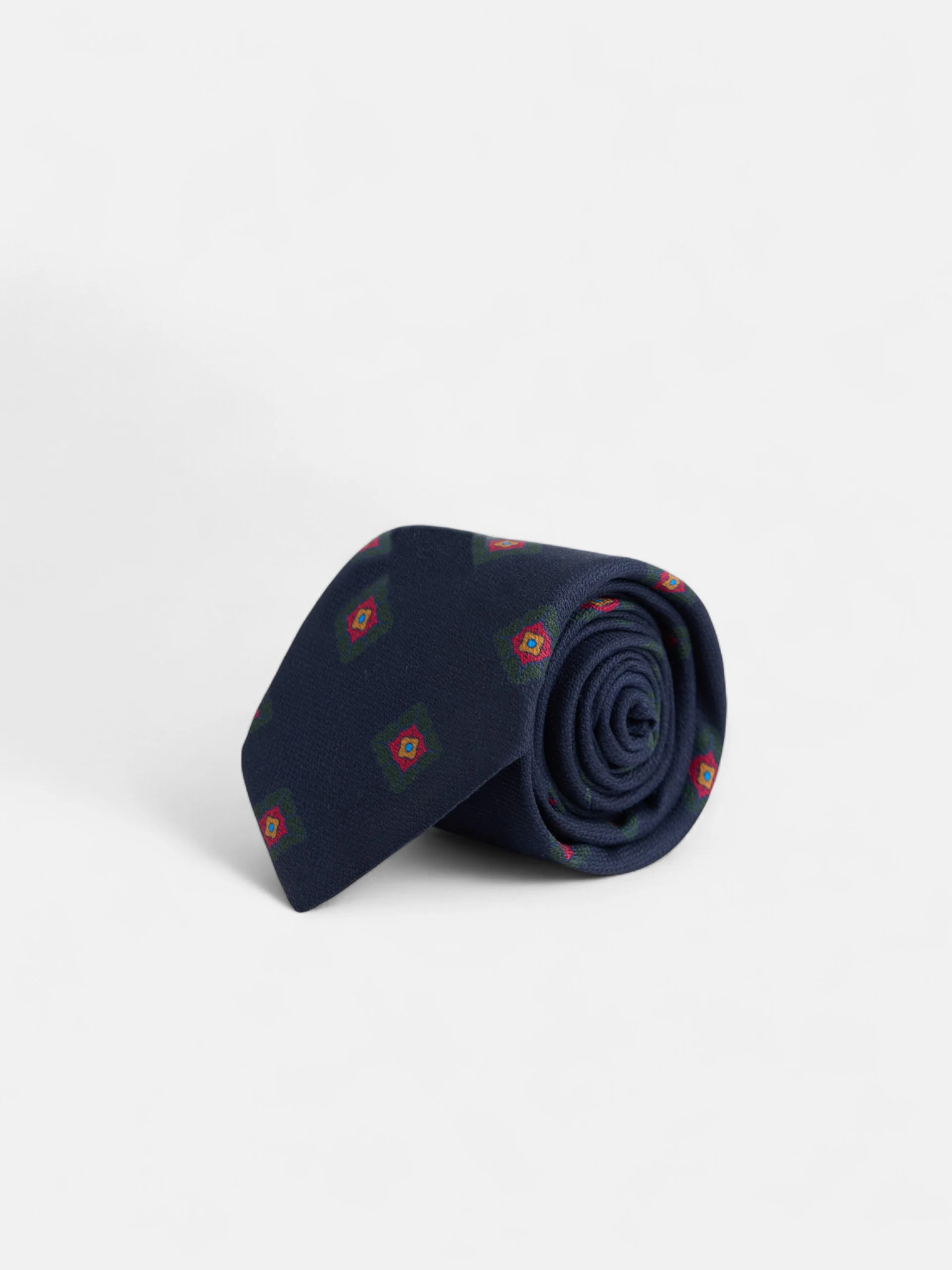 Corbata seda motivo geometrico azul marino