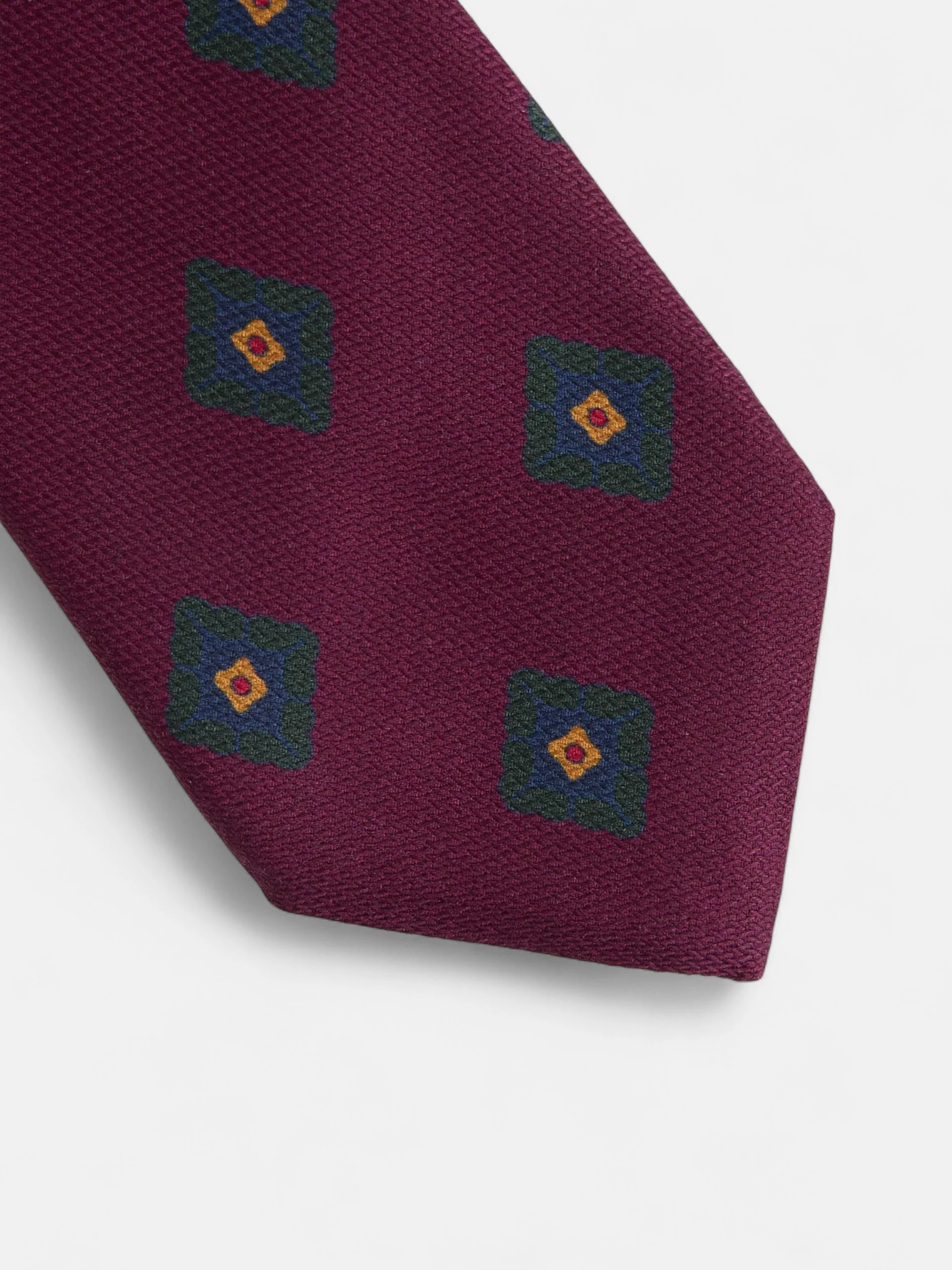 Corbata seda motivo geometrico burdeos - Image 3