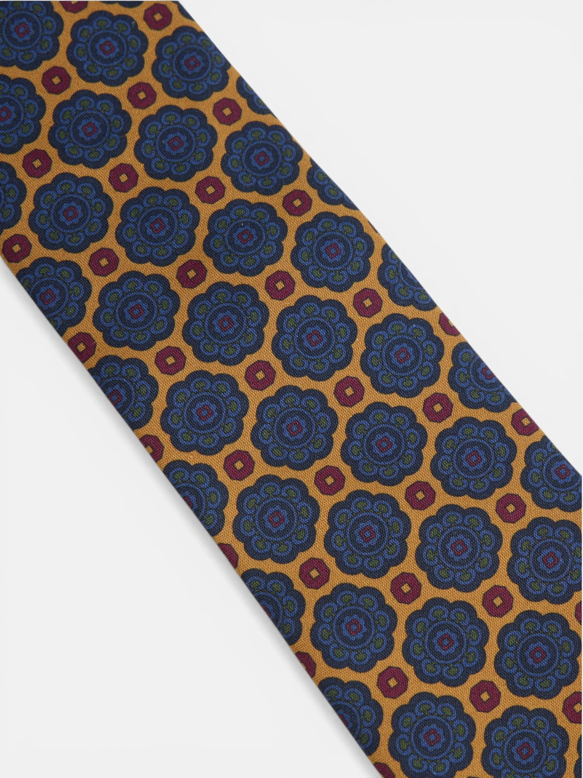 Corbata seda motivo geometrico flor amarilla - Image 2