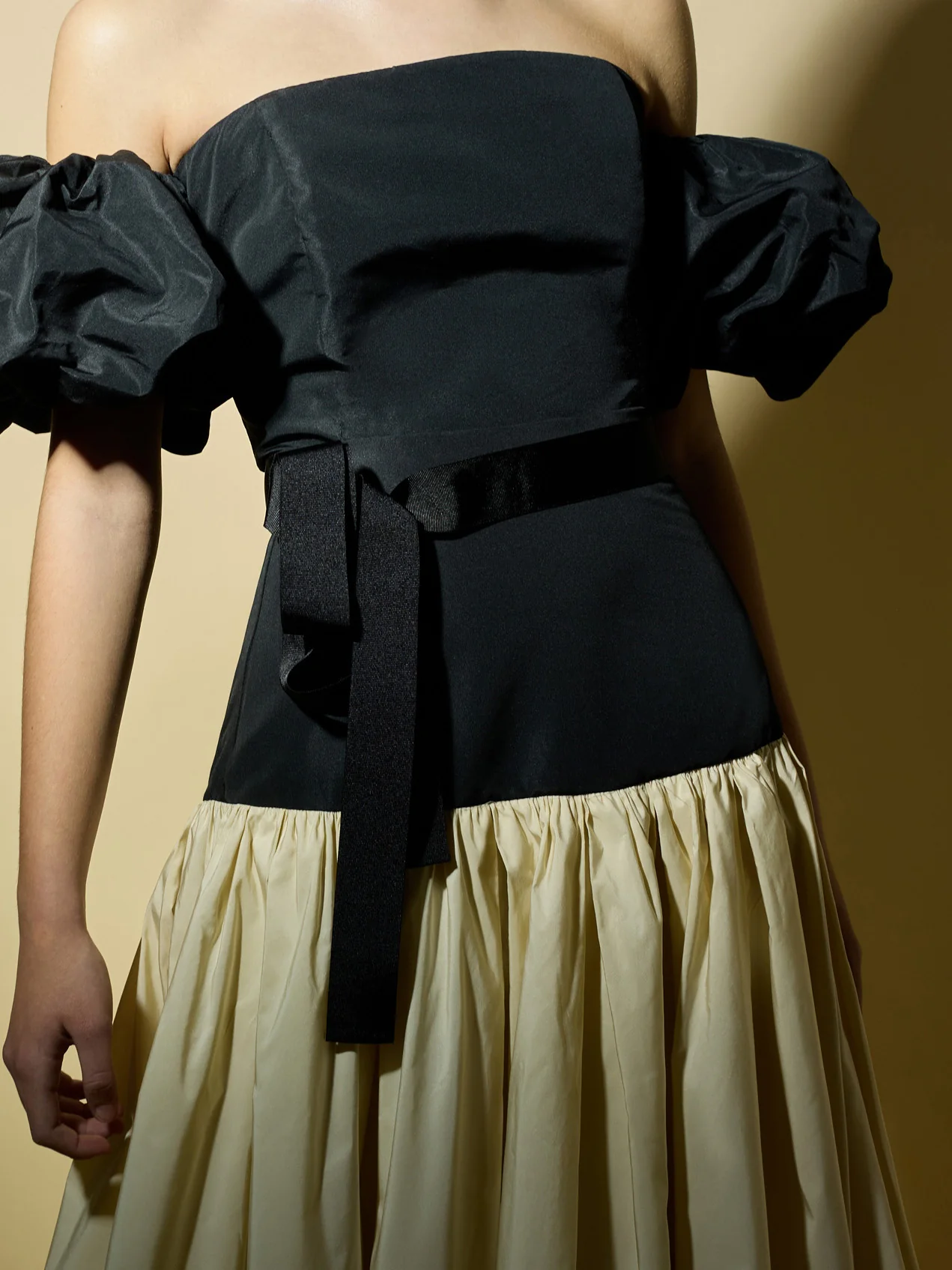 Falda CaprilexSilbon tafeta vainilla y negro - Image 3