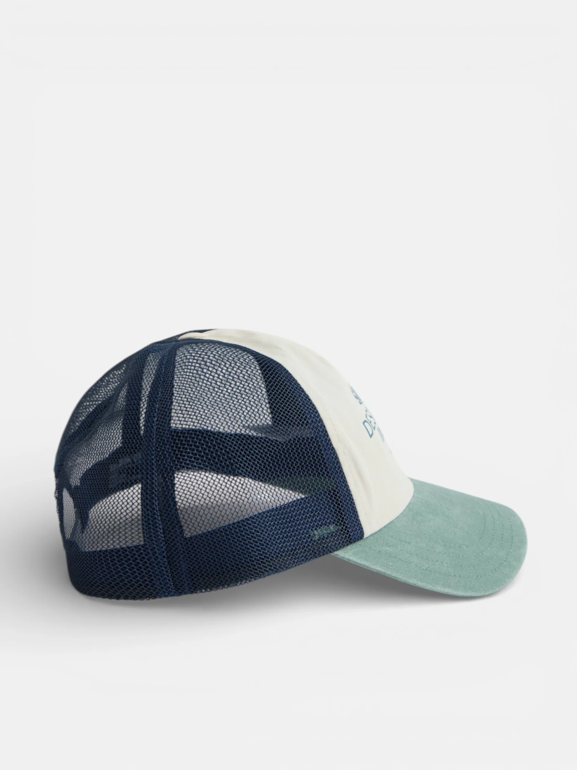 Gorra trucker designed inspired verde - Image 3